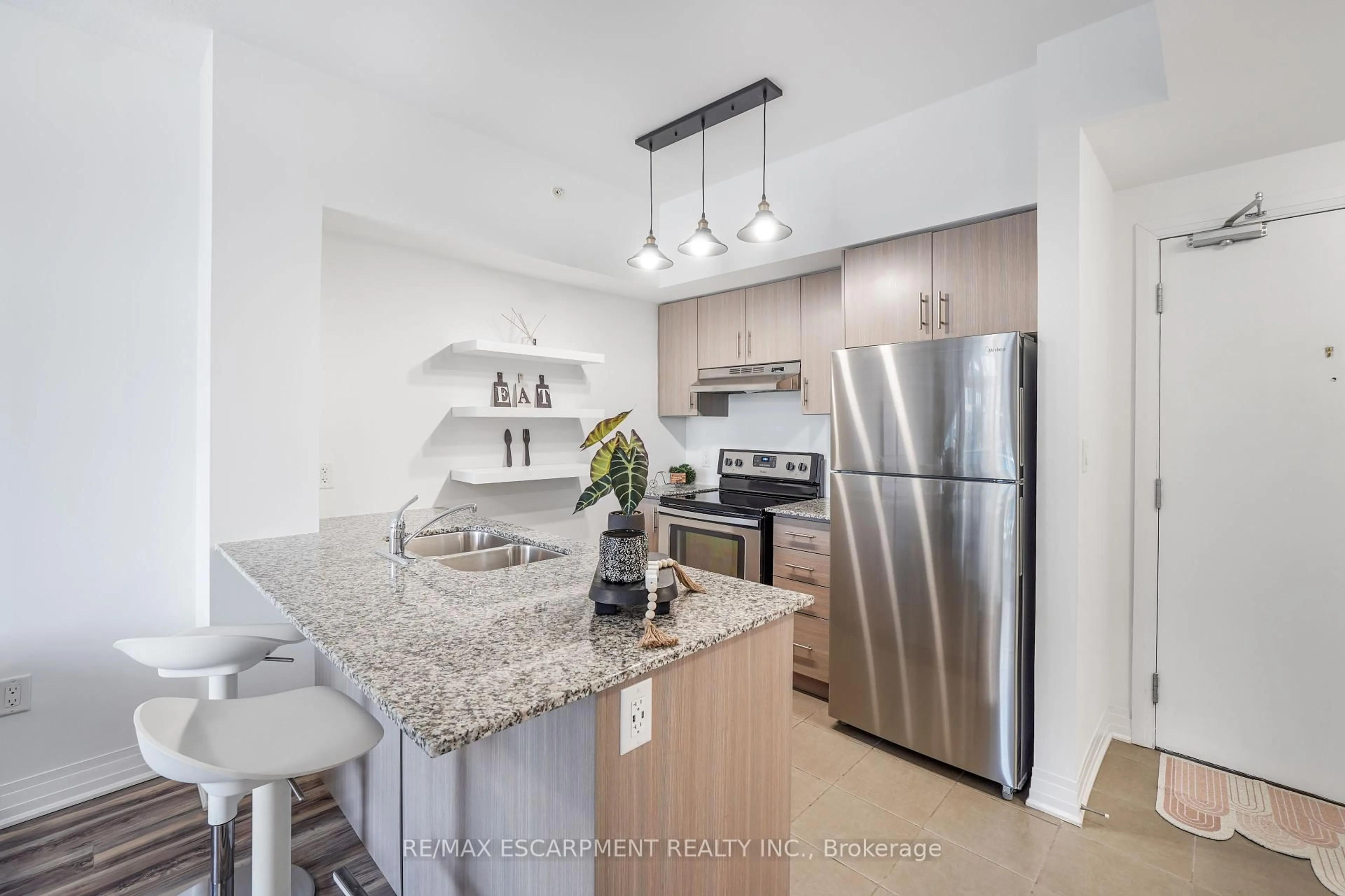 Standard kitchen, unknown for 10 Concord Pl #222, Grimsby Ontario L3M 0G6