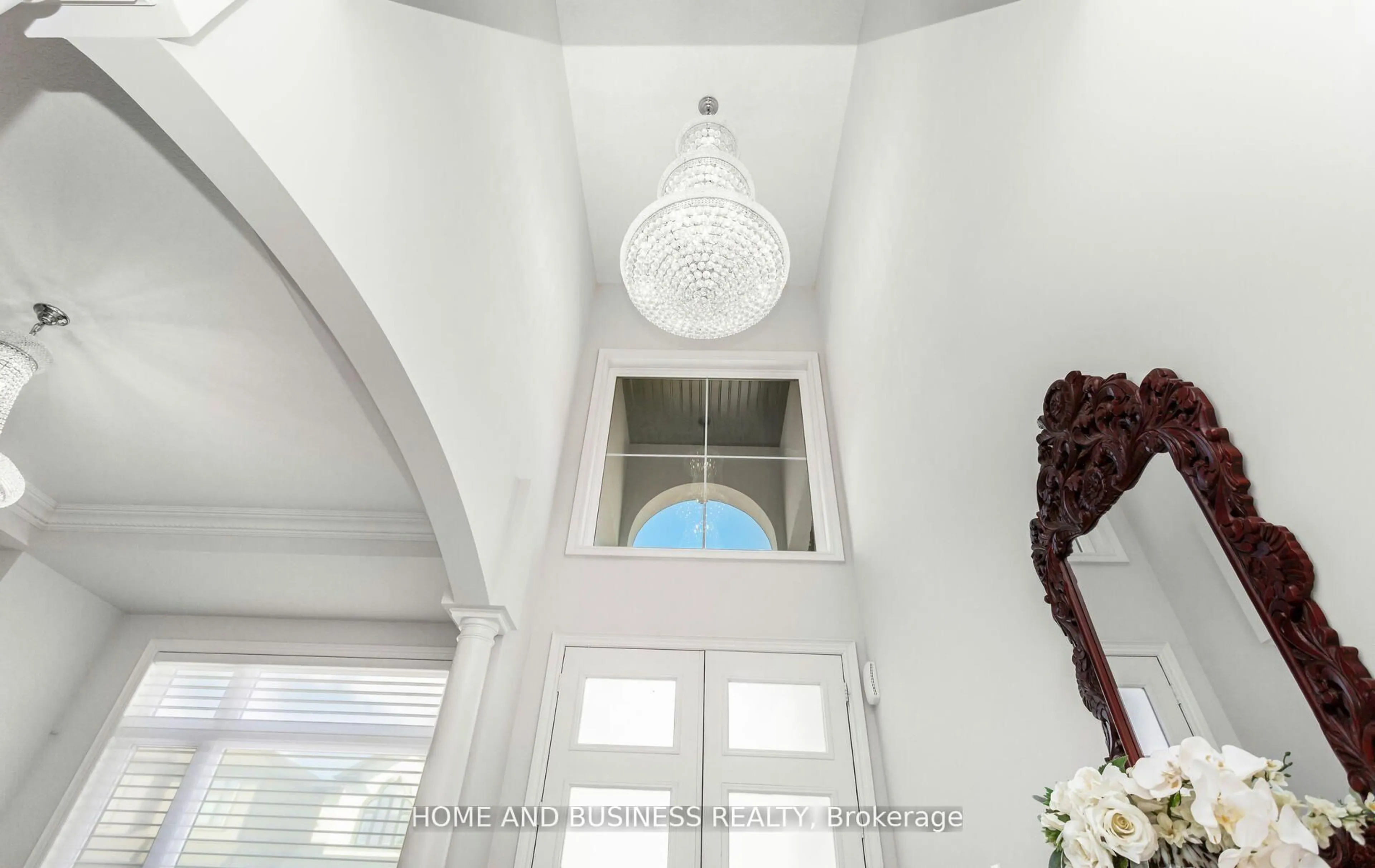 Indoor entryway for 27 Deerfield Lane, Hamilton Ontario L9K 0K2