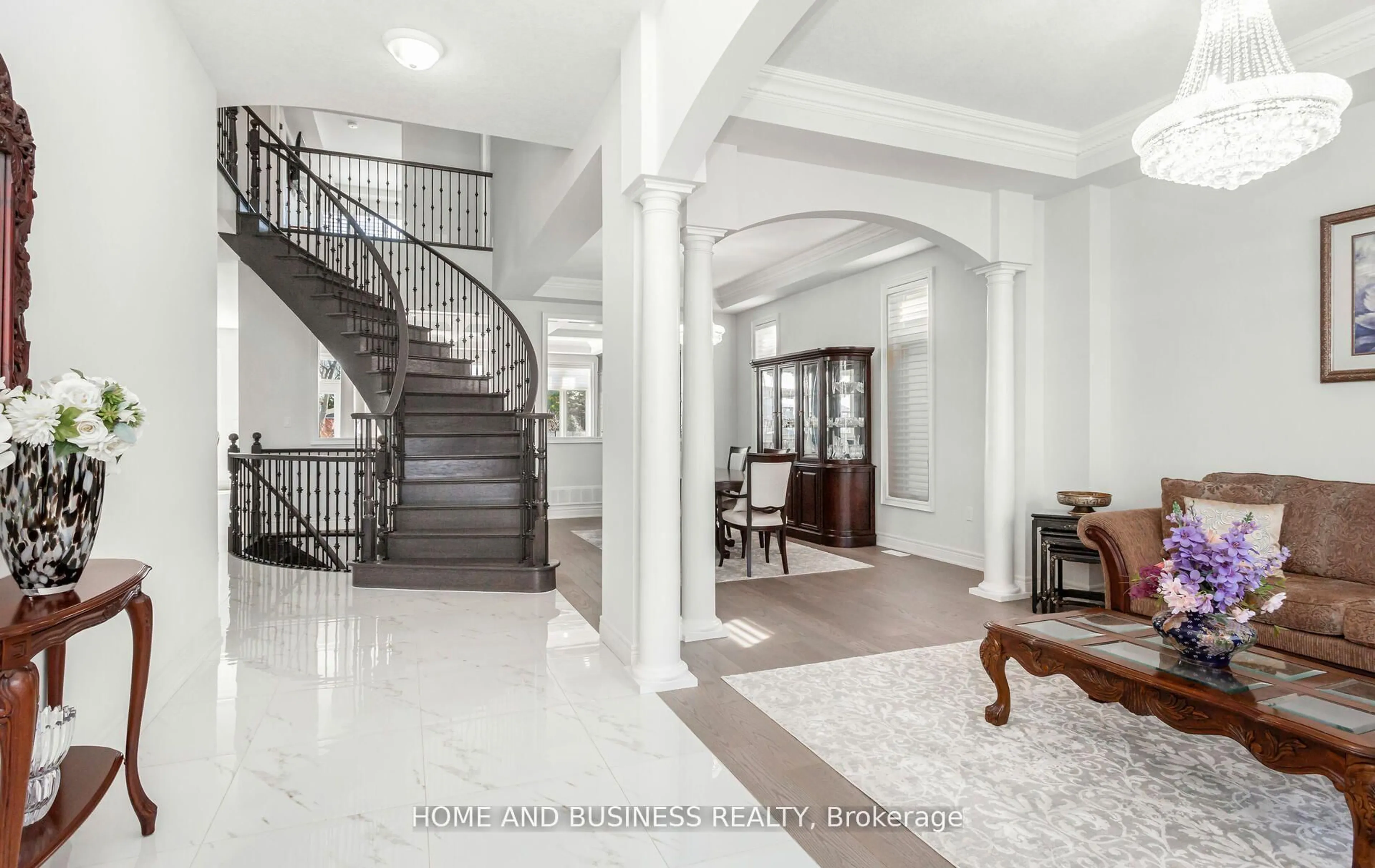 Indoor foyer for 27 Deerfield Lane, Hamilton Ontario L9K 0K2