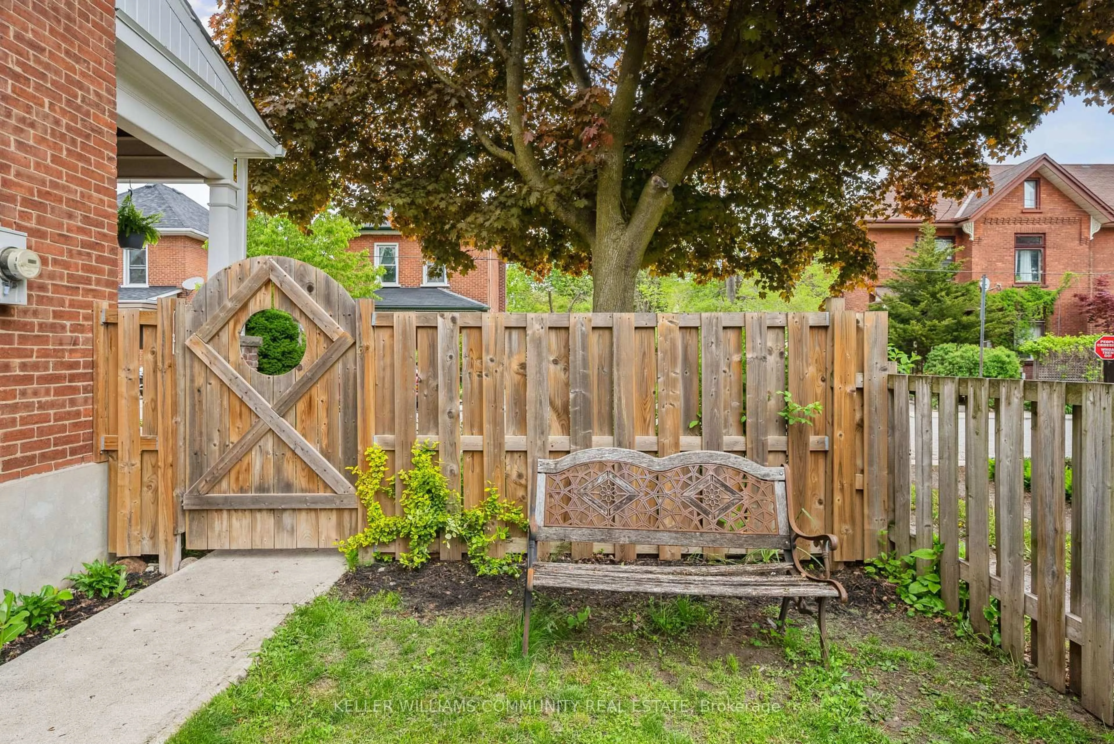 Patio, street for 269 John St, Peterborough Central Ontario K9J 5E8