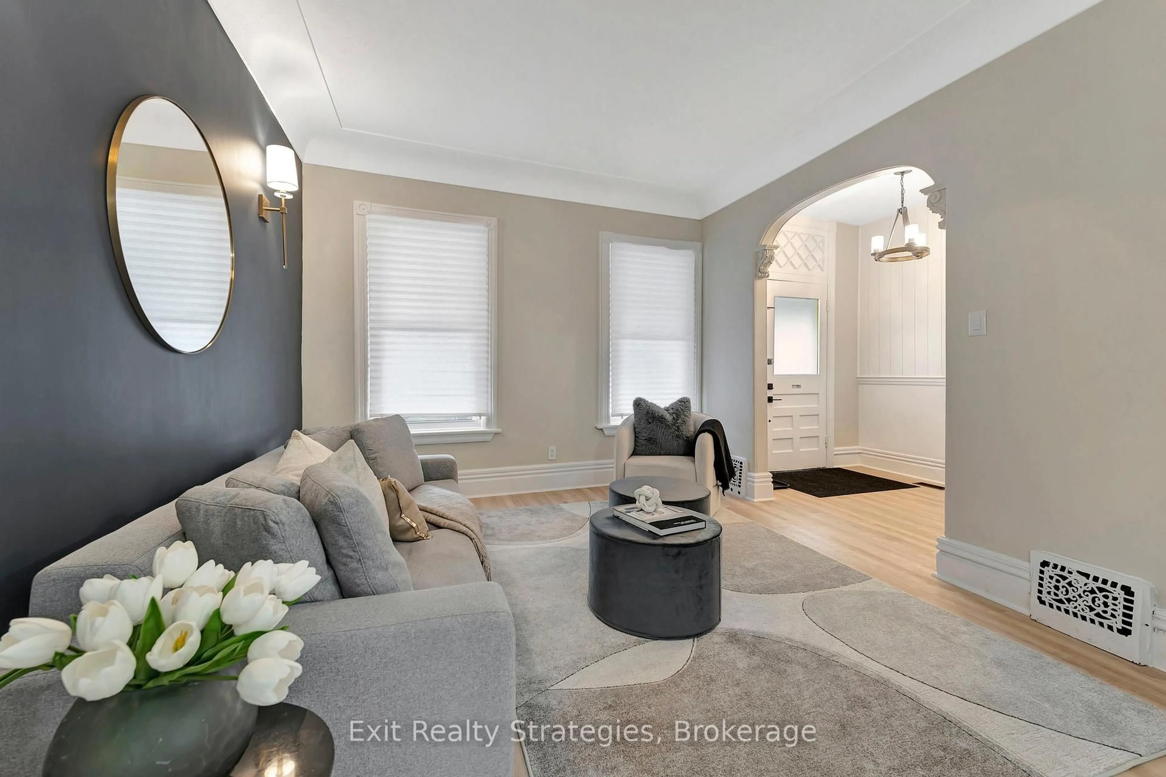 Living room with furniture, unknown for 142 Sanford Ave, Hamilton Ontario L8L 5Z5