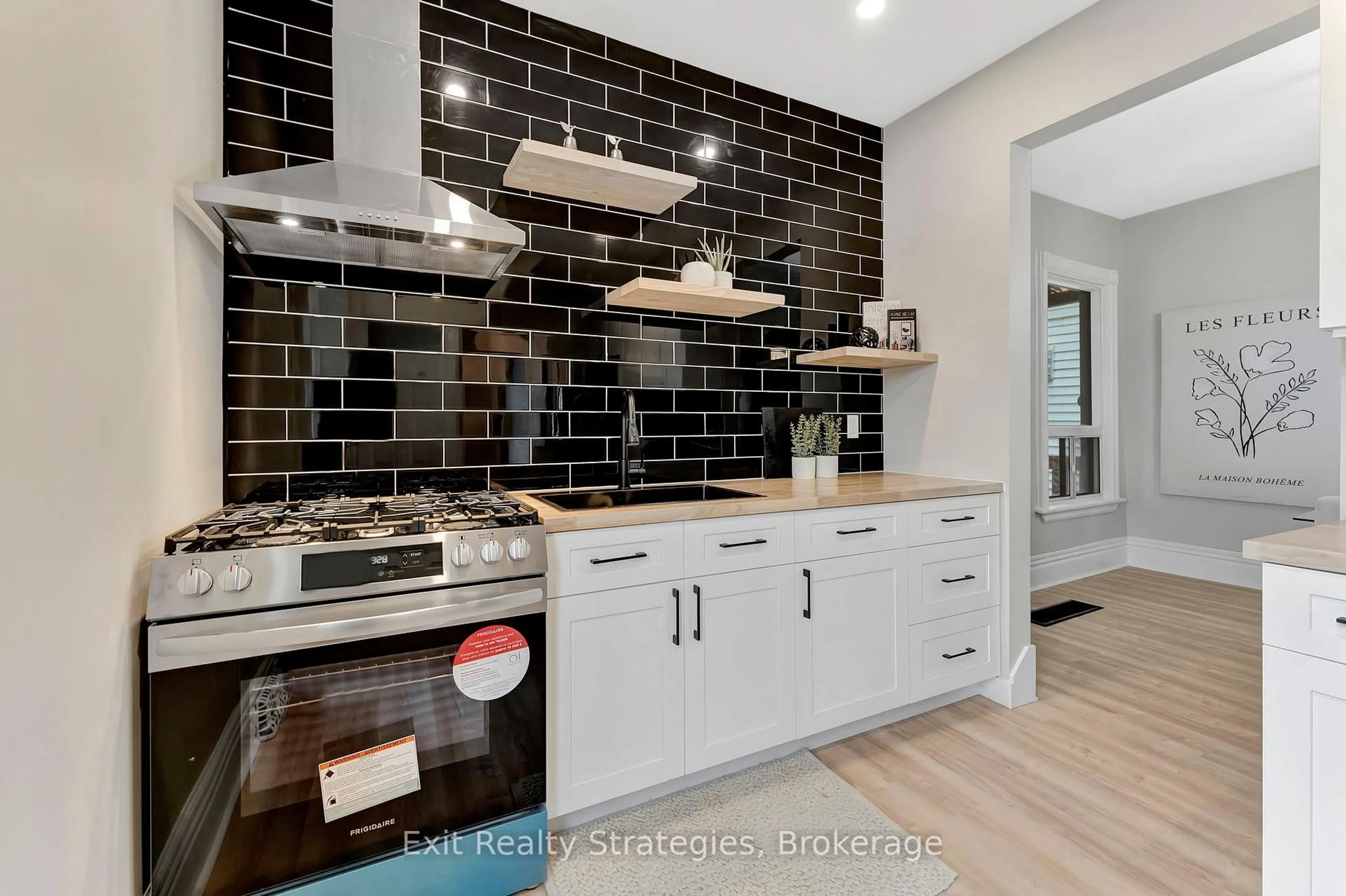 Contemporary kitchen, ceramic/tile floor for 142 Sanford Ave, Hamilton Ontario L8L 5Z5