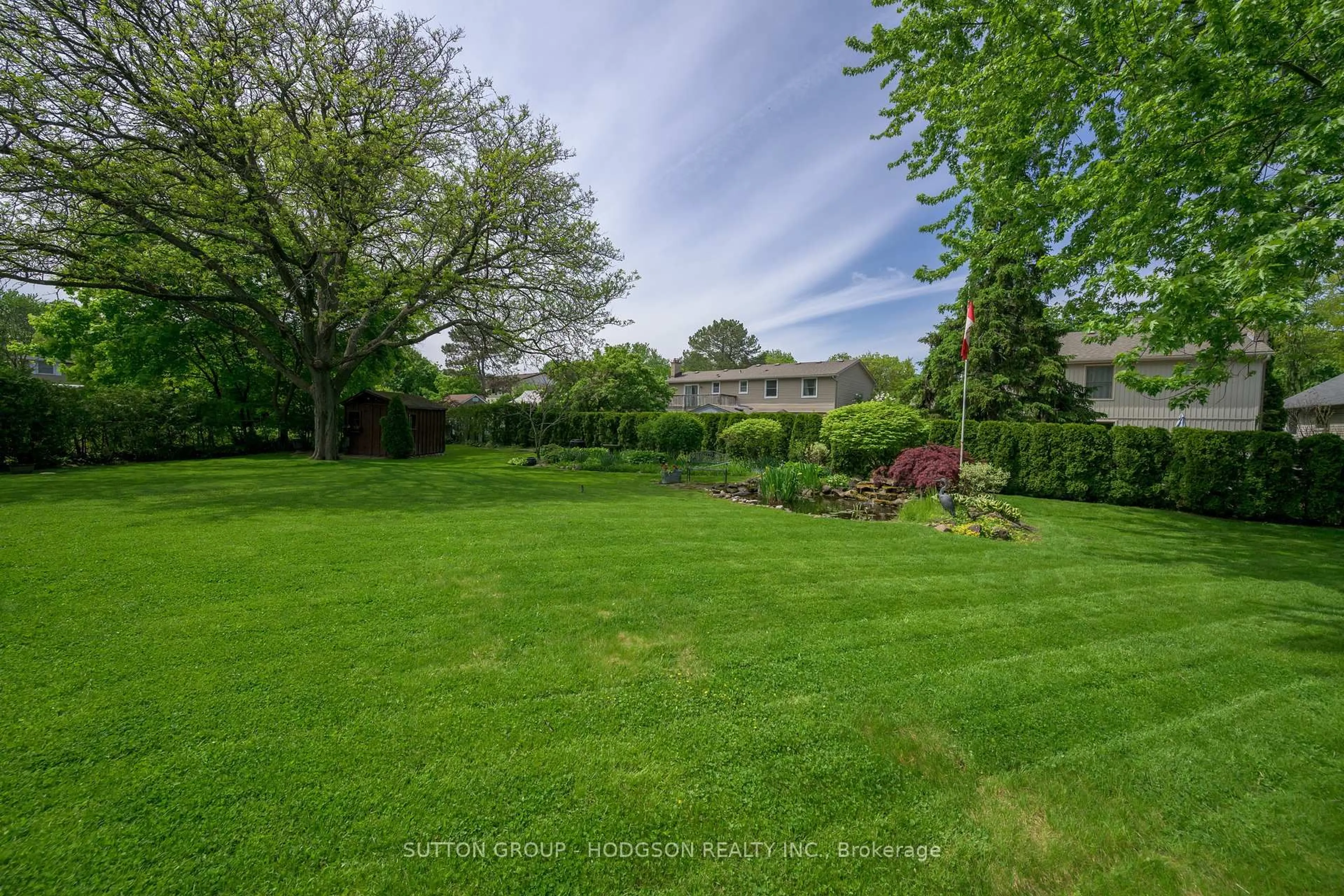 A pic from outside/outdoor area/front of a property/back of a property/a pic from drone, street for 831 Farnham Grve, London South Ontario N6K 1S7