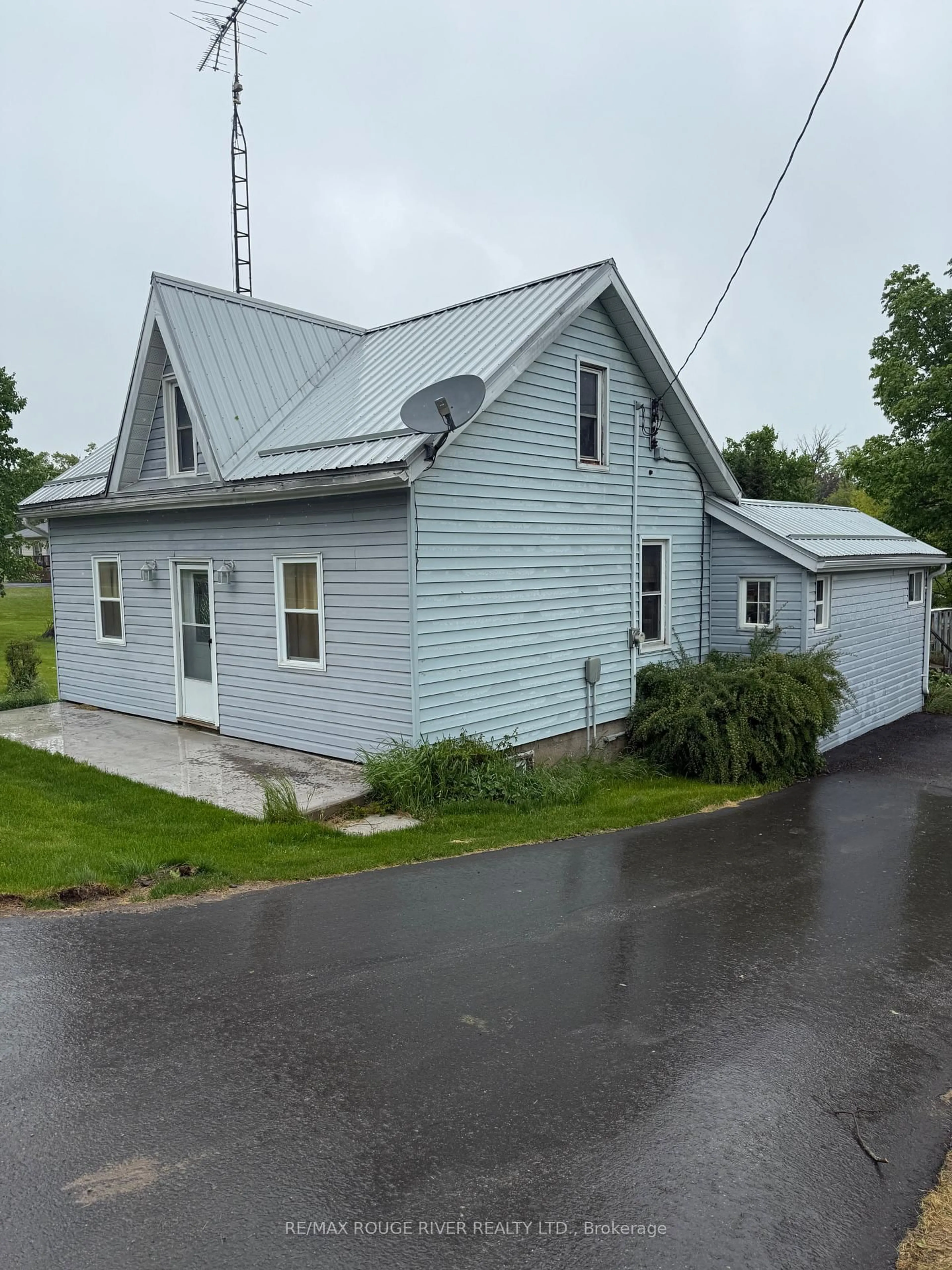 A pic from outside/outdoor area/front of a property/back of a property/a pic from drone, street for 2435 Queen Mary St, Cavan Monaghan Ontario L0A 1C0