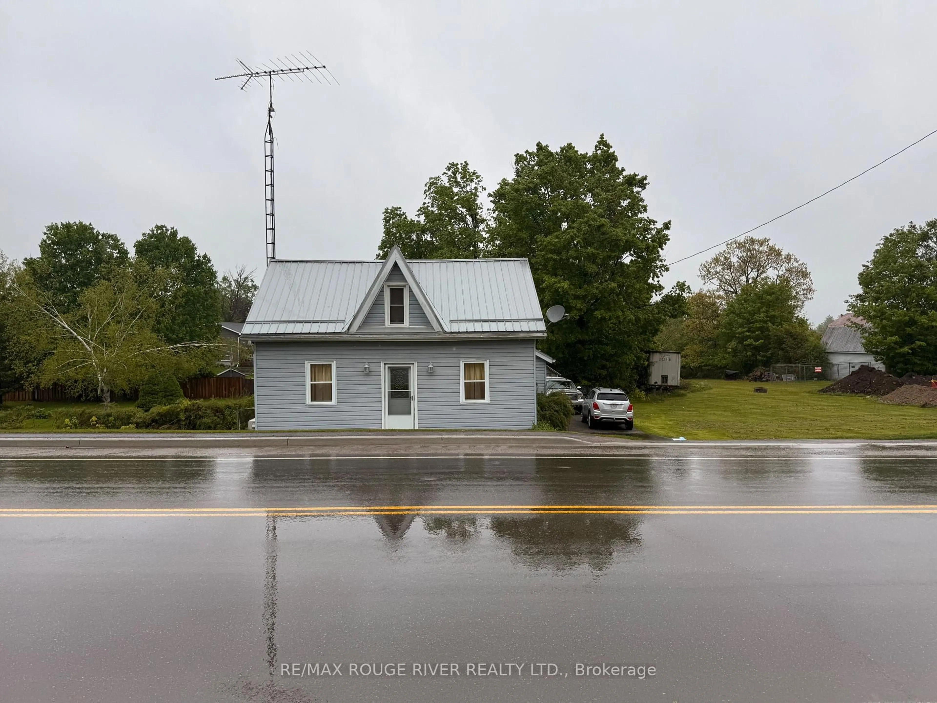 A pic from outside/outdoor area/front of a property/back of a property/a pic from drone, street for 2435 Queen Mary St, Cavan Monaghan Ontario L0A 1C0