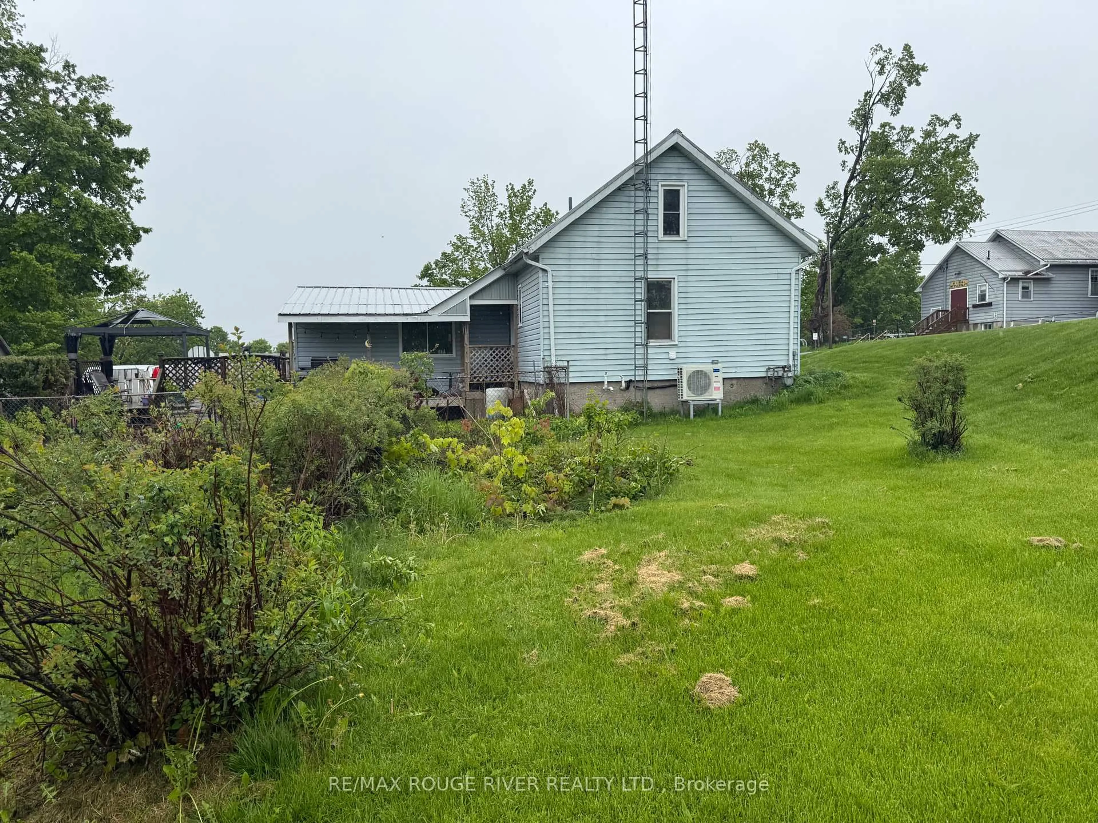 A pic from outside/outdoor area/front of a property/back of a property/a pic from drone, unknown for 2435 Queen Mary St, Cavan Monaghan Ontario L0A 1C0