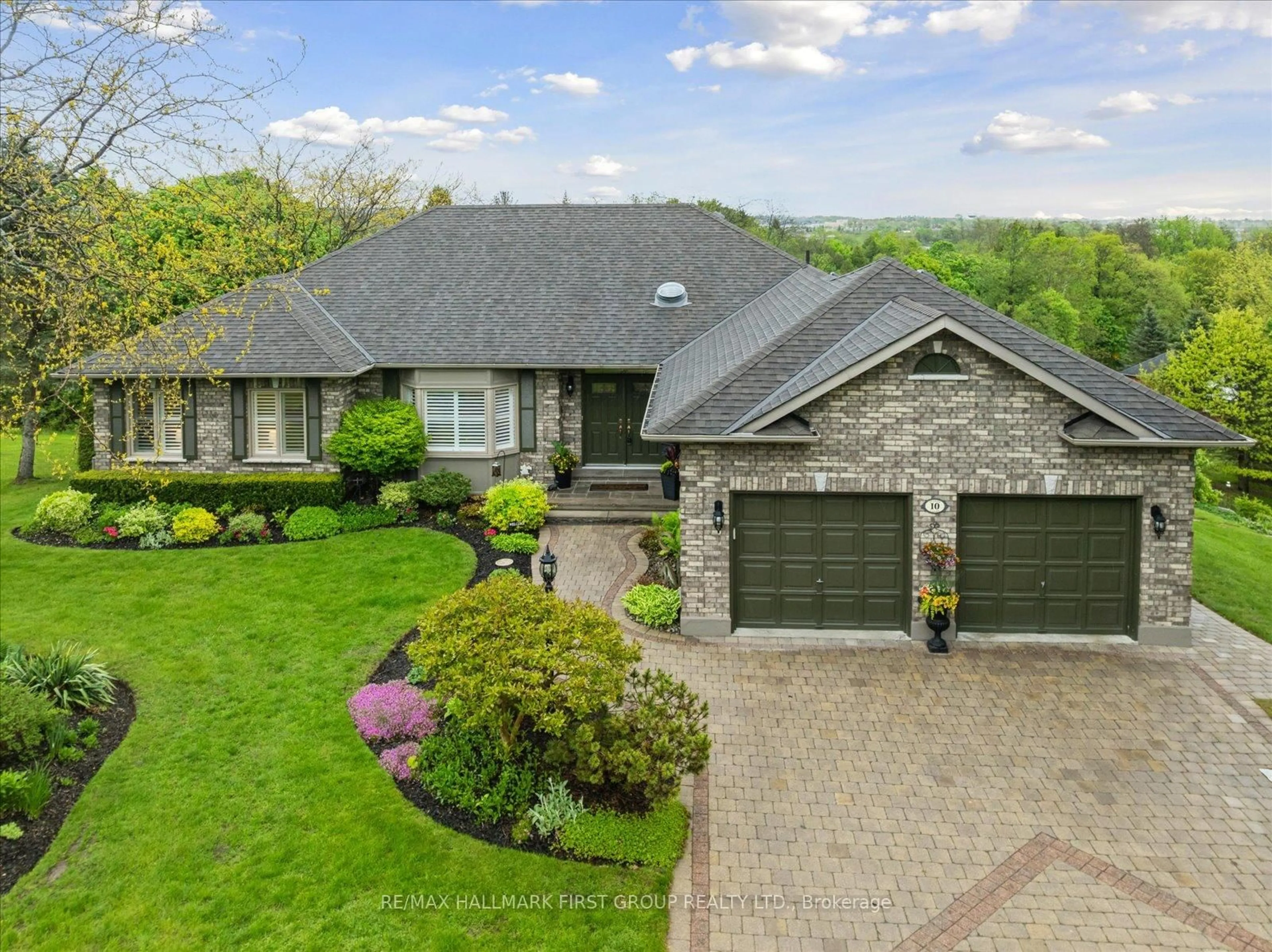 A pic from outside/outdoor area/front of a property/back of a property/a pic from drone, unknown for 10 Sunrise Crt, Cobourg Ontario K9A 0W7