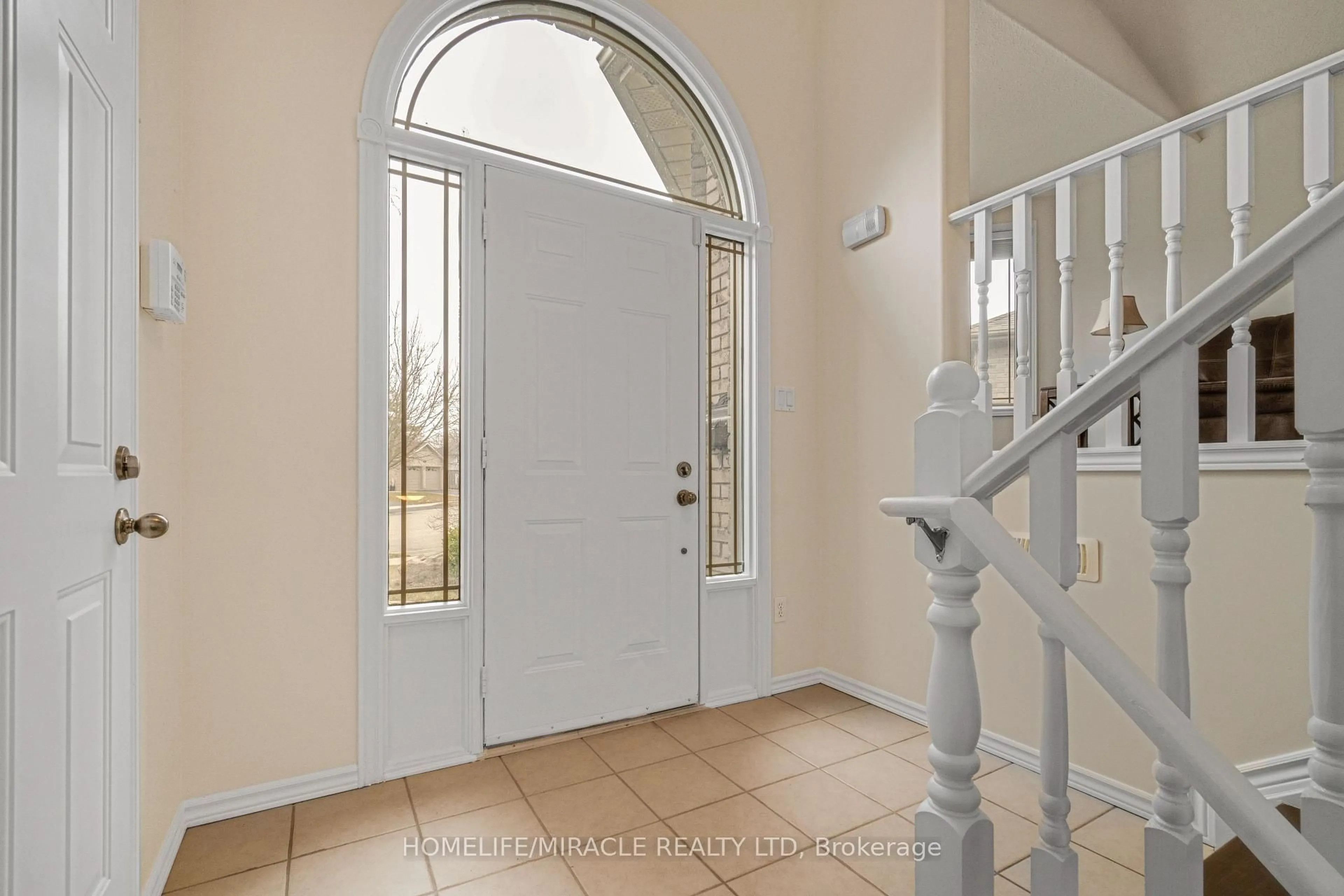 Indoor entryway for 12 Jo Whitney Crt, Brantford Ontario N3T 6N9