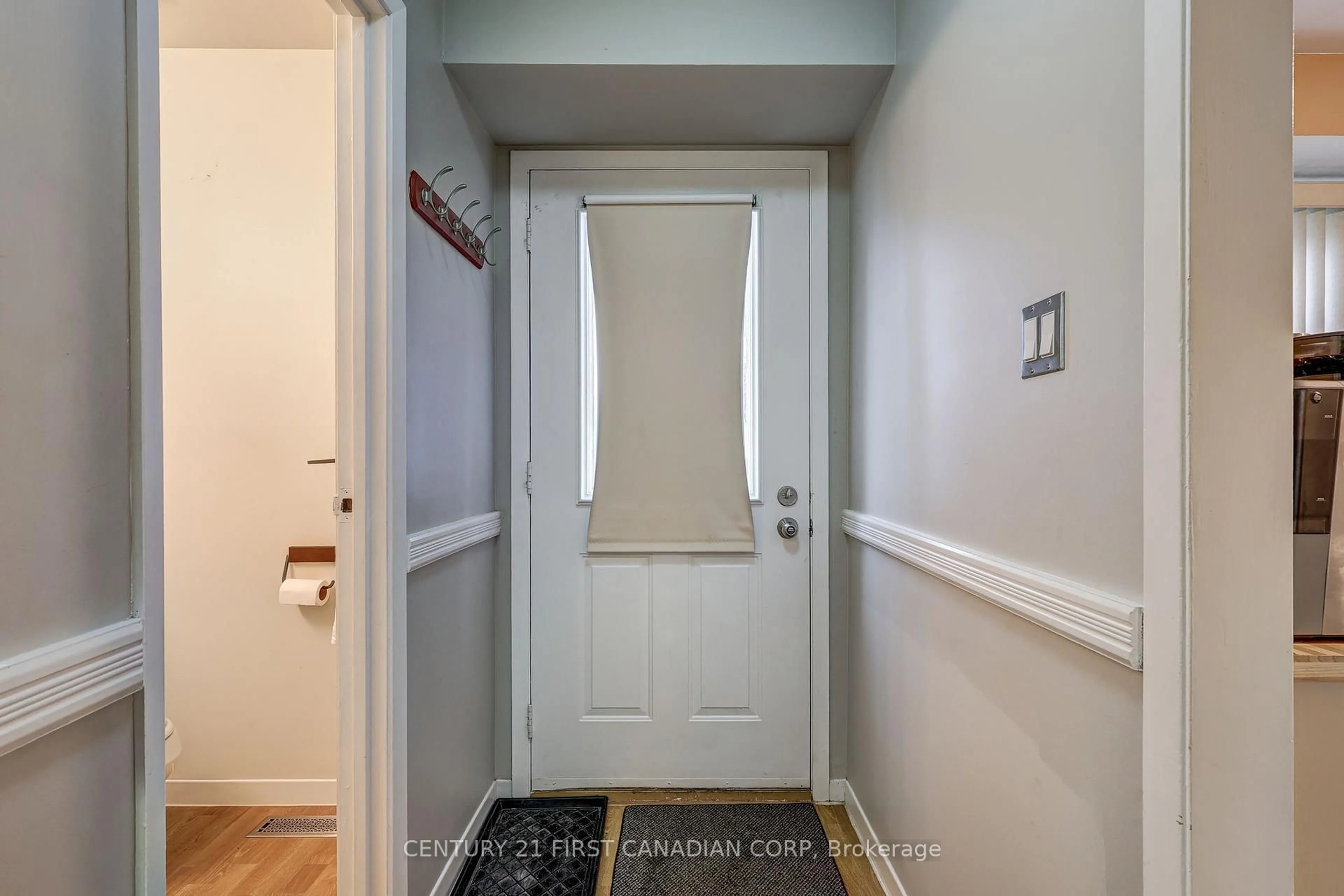 Indoor entryway for 75 ANSONDALE Rd #21, London South Ontario N6C 5W3