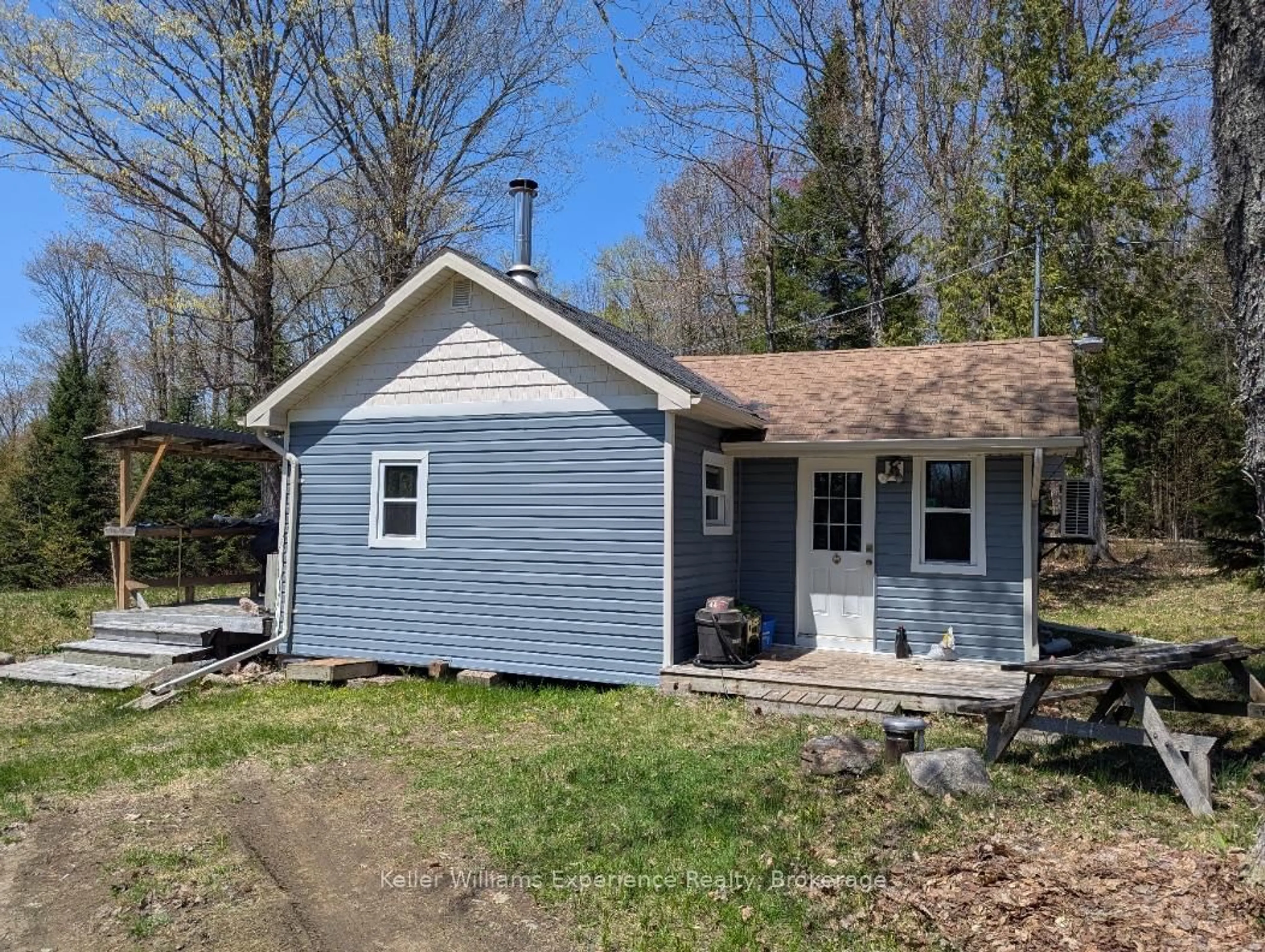 Shed for 102 Old School House Rd, Huntsville Ontario P1H 2J4