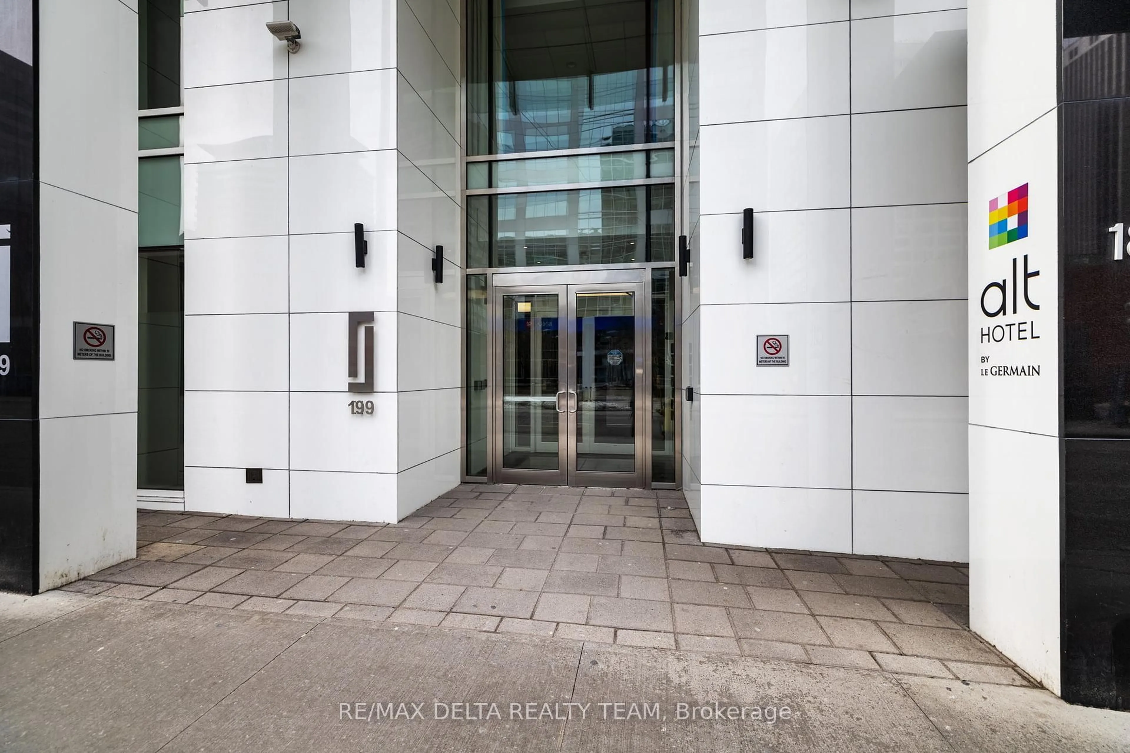 Indoor foyer for 199 Slater St #2017, Ottawa Ontario K1P 0C8