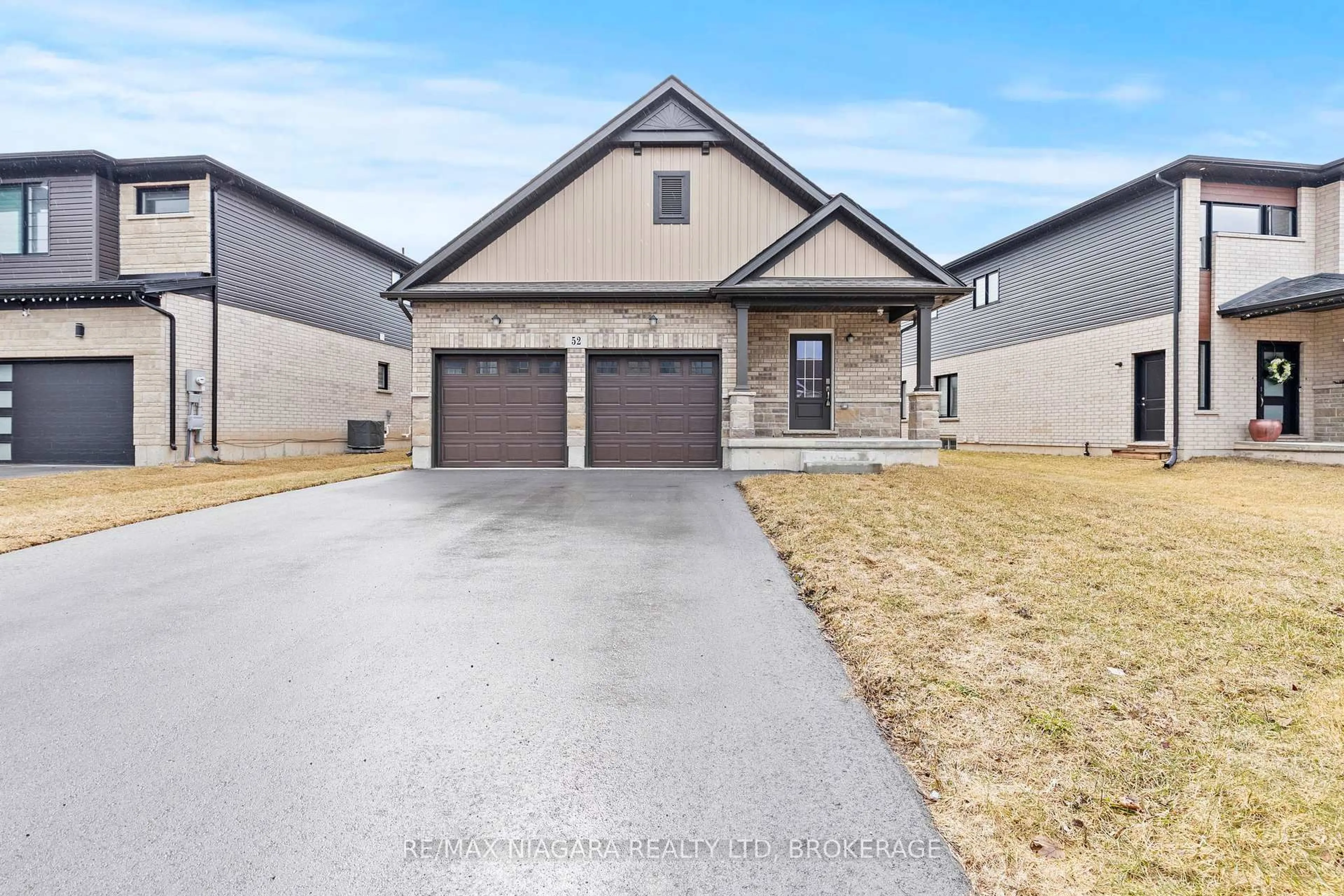 Home with brick exterior material, street for 52 Bur Oak Dr, Thorold Ontario L2V 0L9
