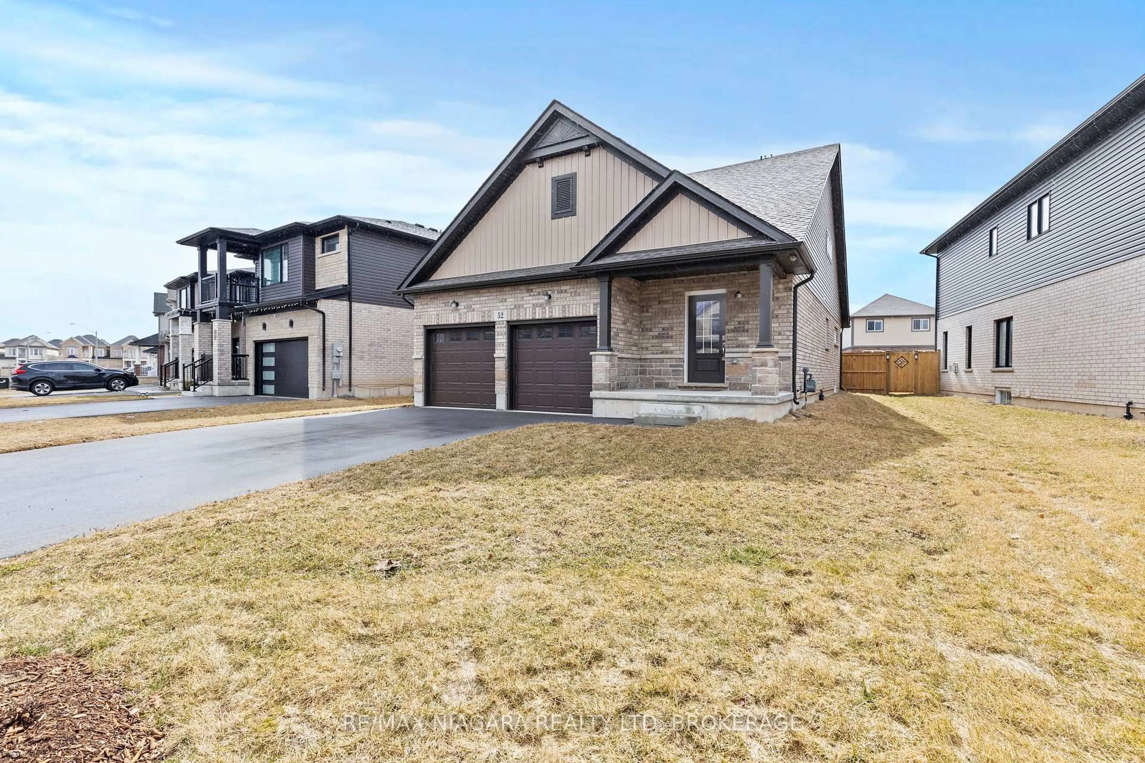 Home with brick exterior material, street for 52 Bur Oak Dr, Thorold Ontario L2V 0L9