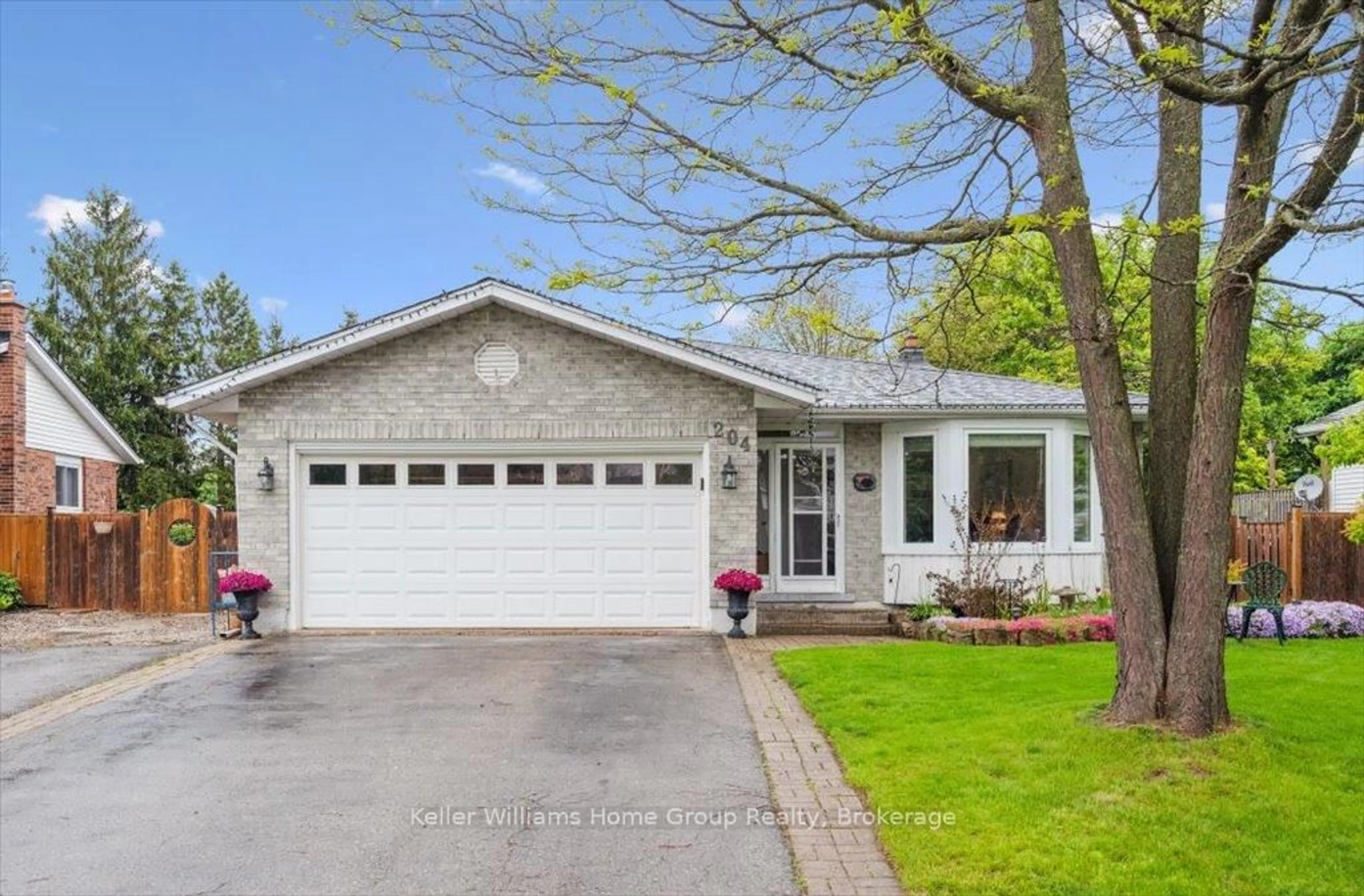 Home with vinyl exterior material, street for 204 Christie St, Guelph/Eramosa Ontario N0B 2K0