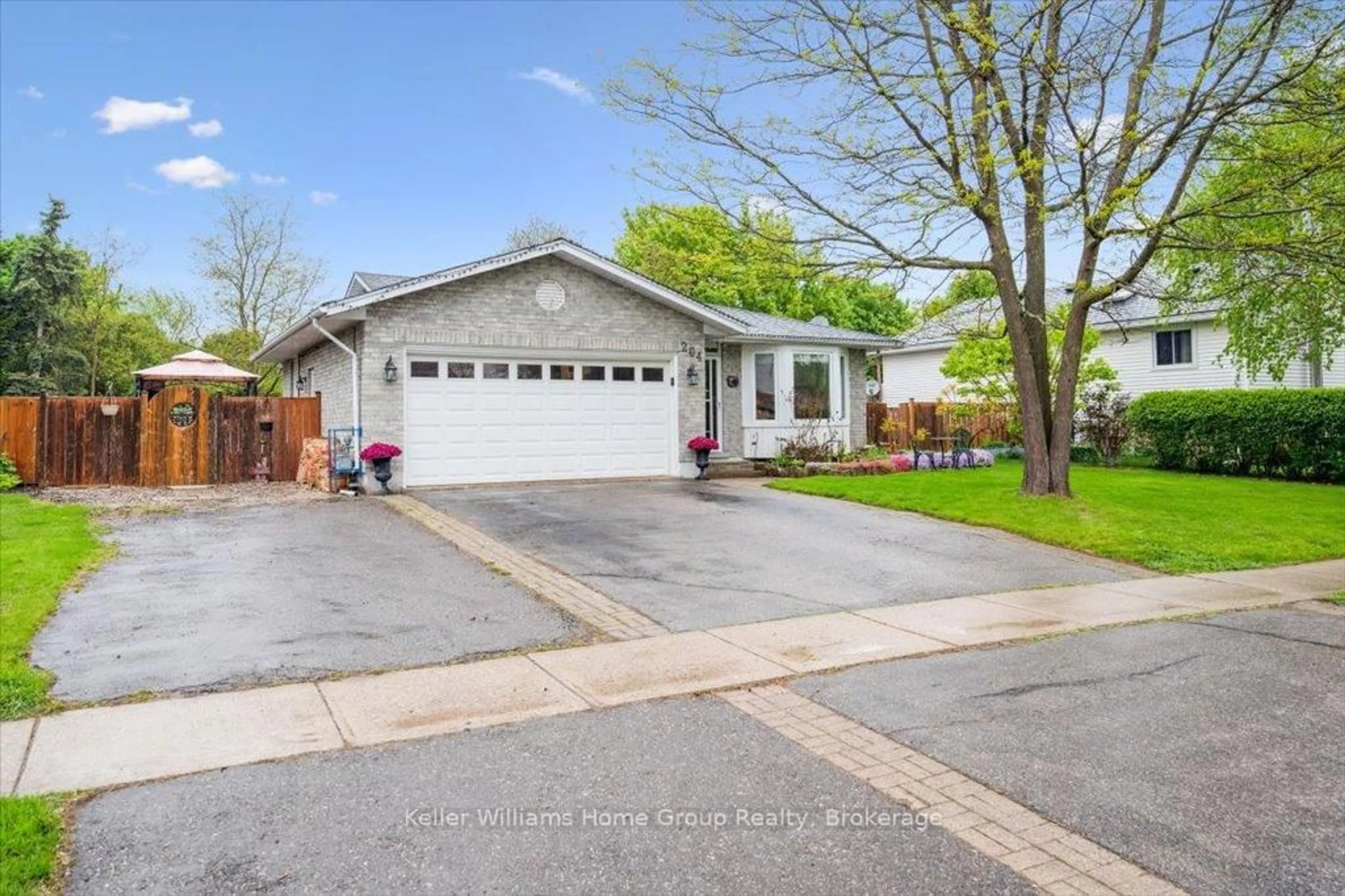 Home with vinyl exterior material, street for 204 Christie St, Guelph/Eramosa Ontario N0B 2K0