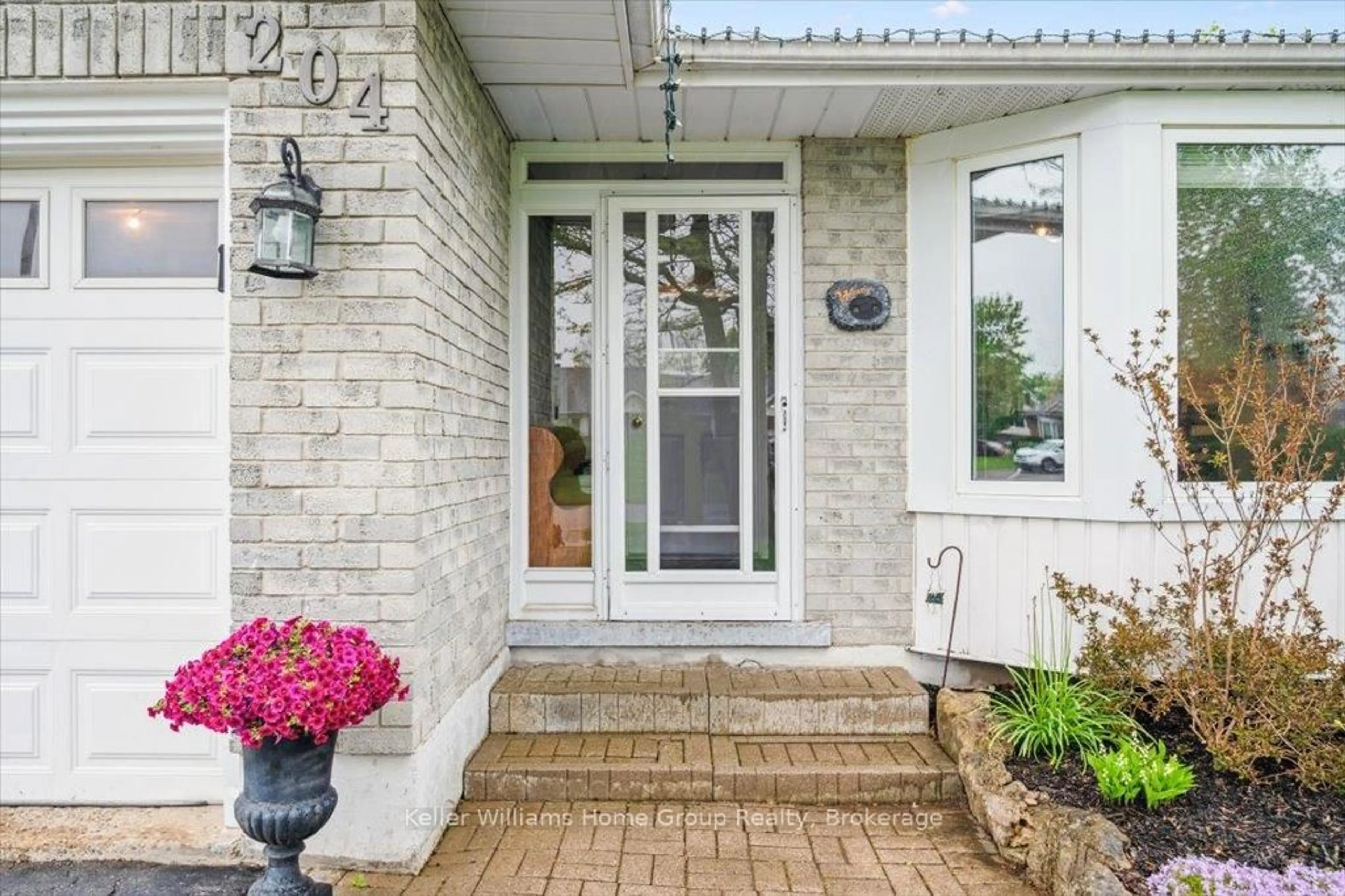Indoor entryway for 204 Christie St, Guelph/Eramosa Ontario N0B 2K0