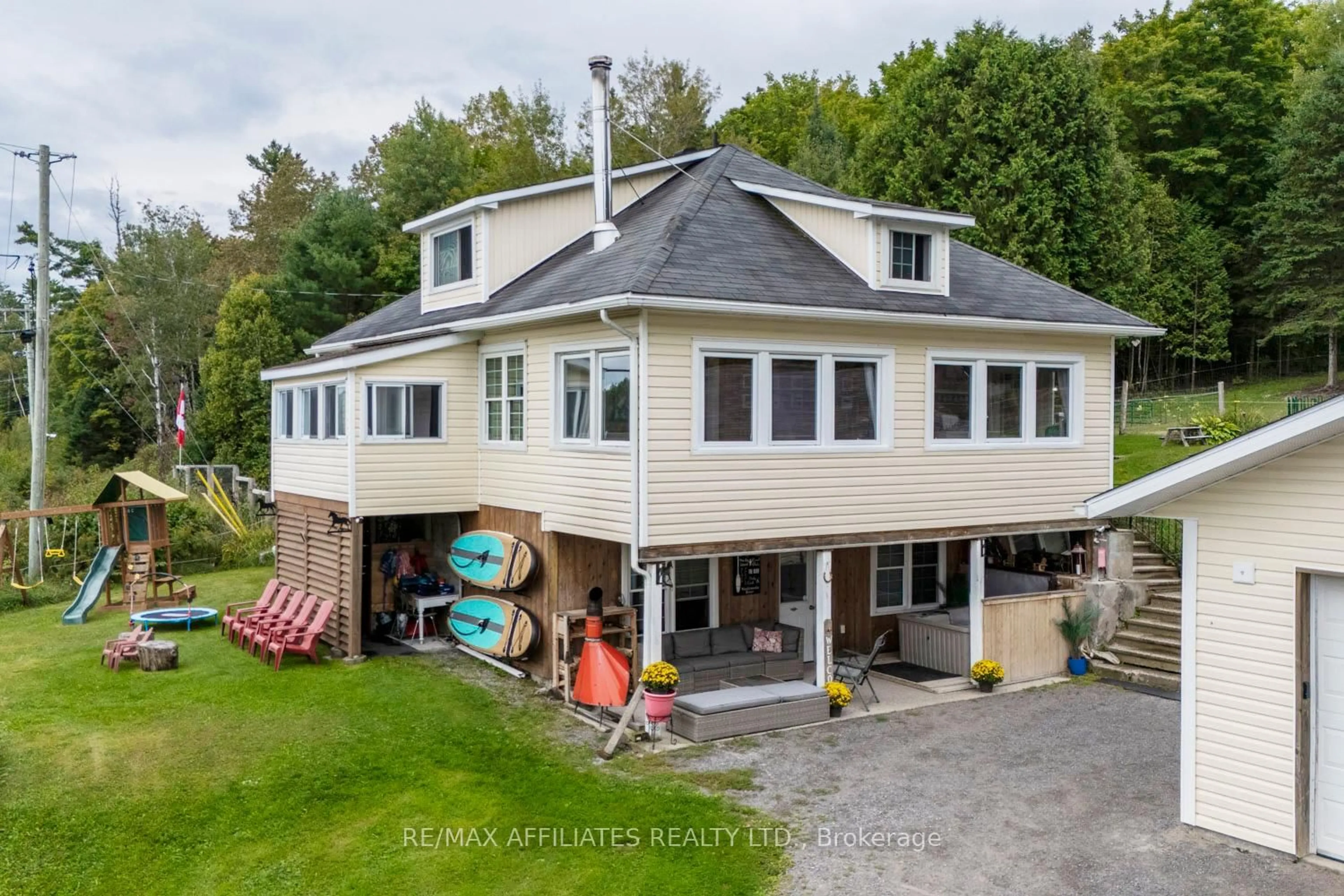 A pic from outside/outdoor area/front of a property/back of a property/a pic from drone, unknown for 5601 Centennial Lake Rd, Griffith Ontario K0J 2R0
