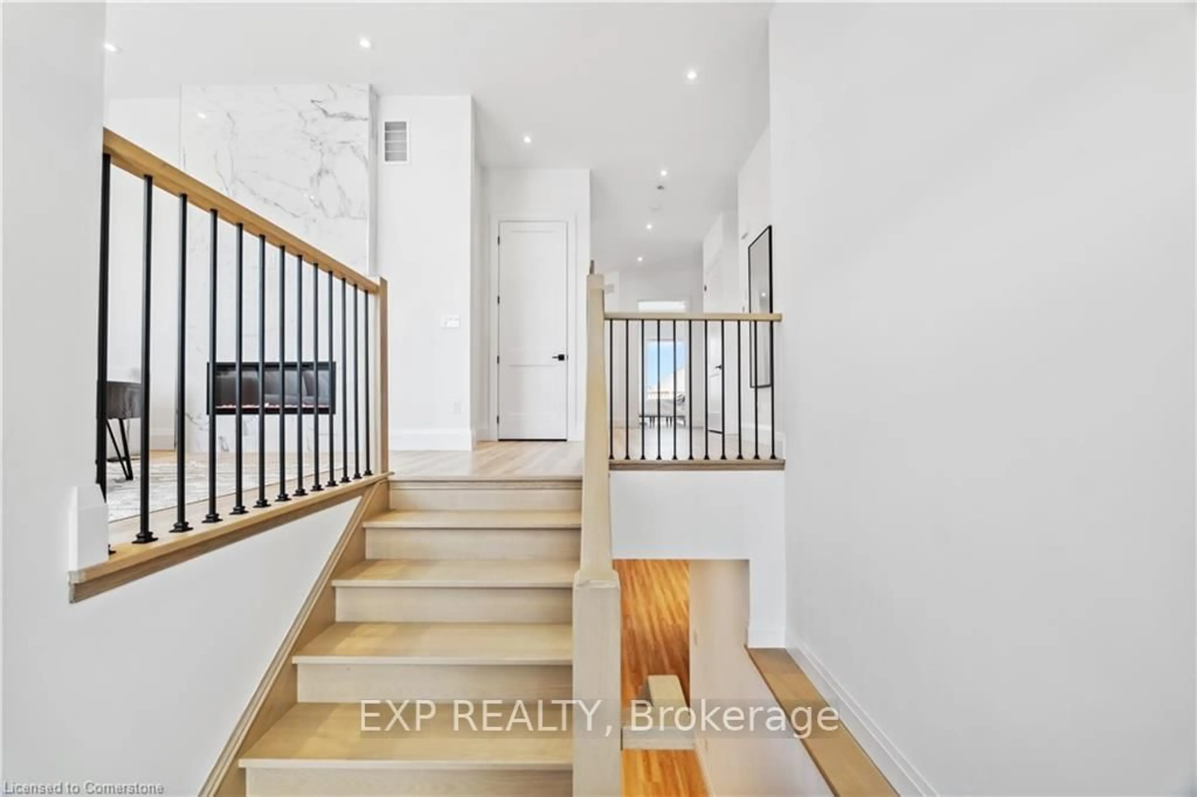 Indoor entryway for 174 PIKE CREEK Dr, Haldimand Ontario N0A 1E0