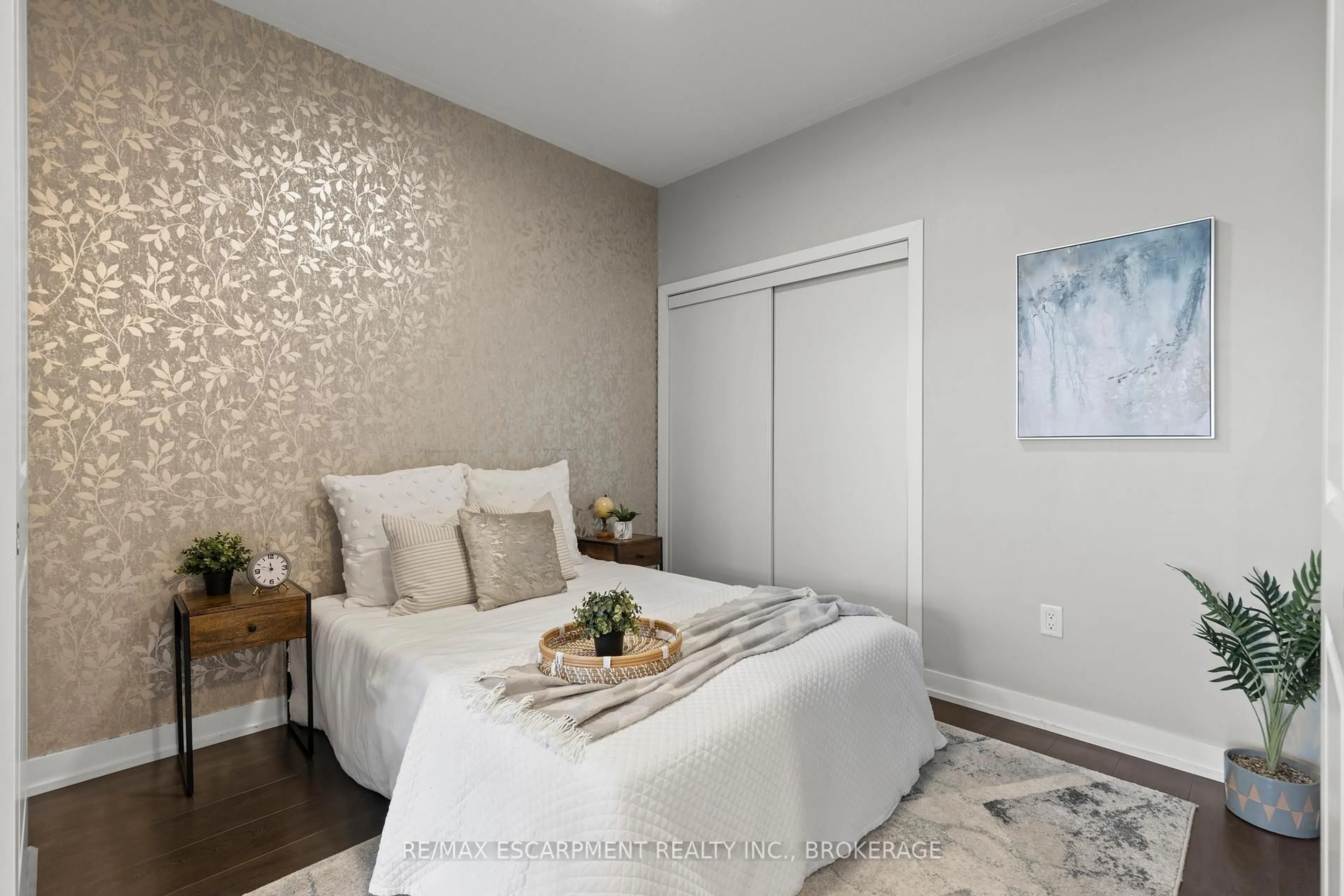 Bedroom with bed, unknown for 35 Southshore Cres #230, Hamilton Ontario L8E 0J2