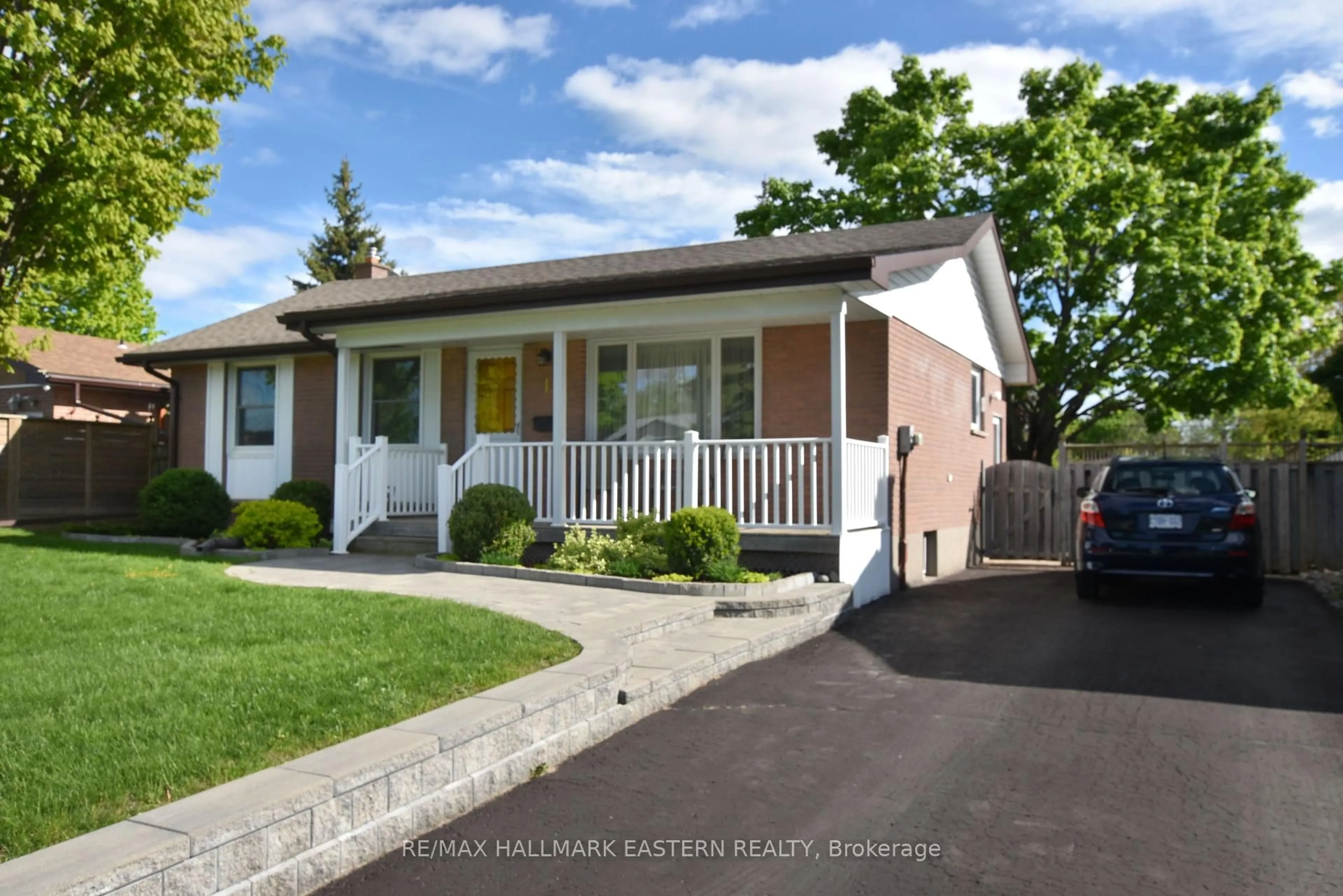 Home with vinyl exterior material, street for 17 Trillium Lane, Peterborough North Ontario K9H 6J5