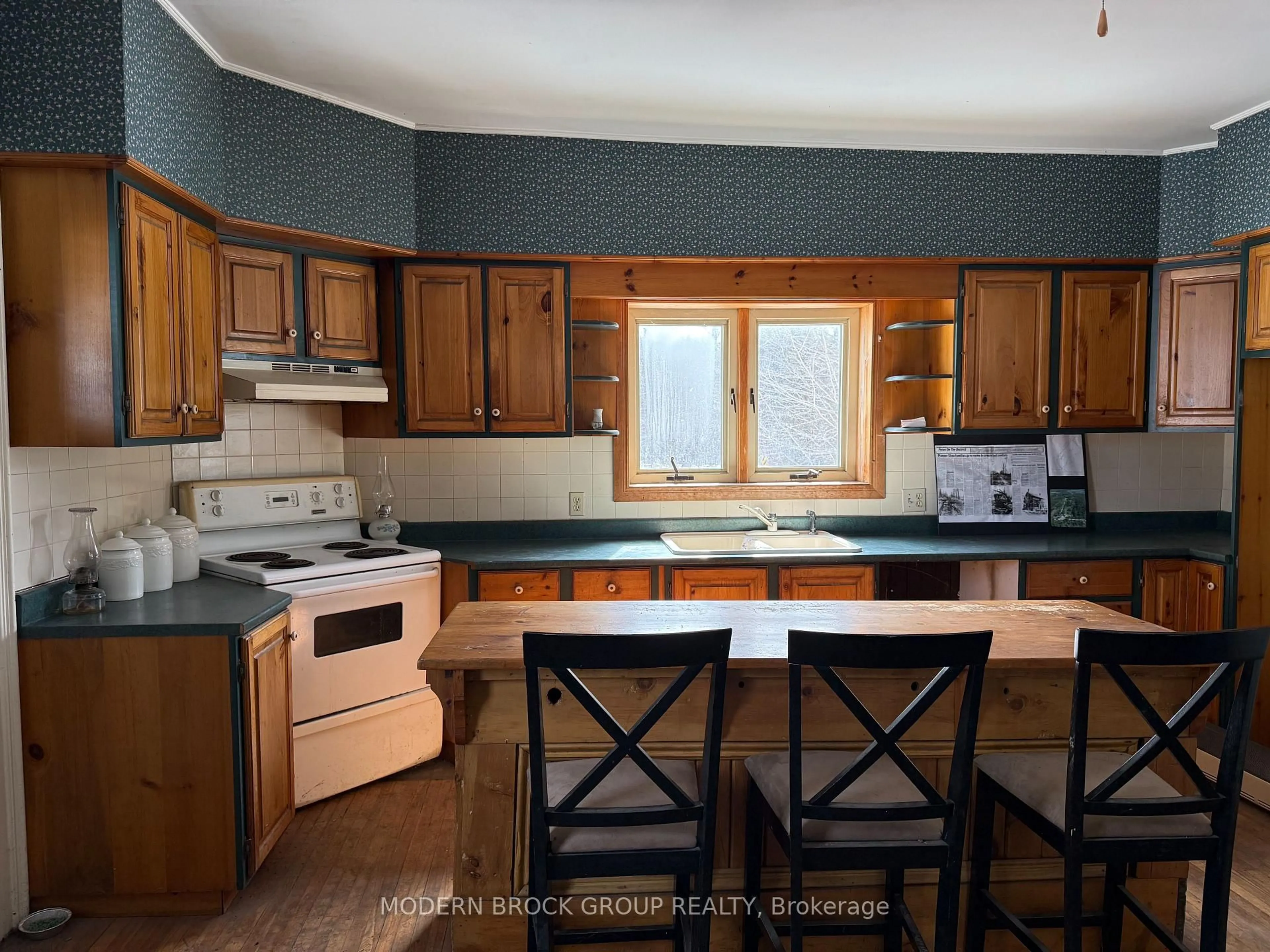 Standard kitchen, wood/laminate floor for 413 Beales Mills Rd, Athens Ontario K0E 1B0