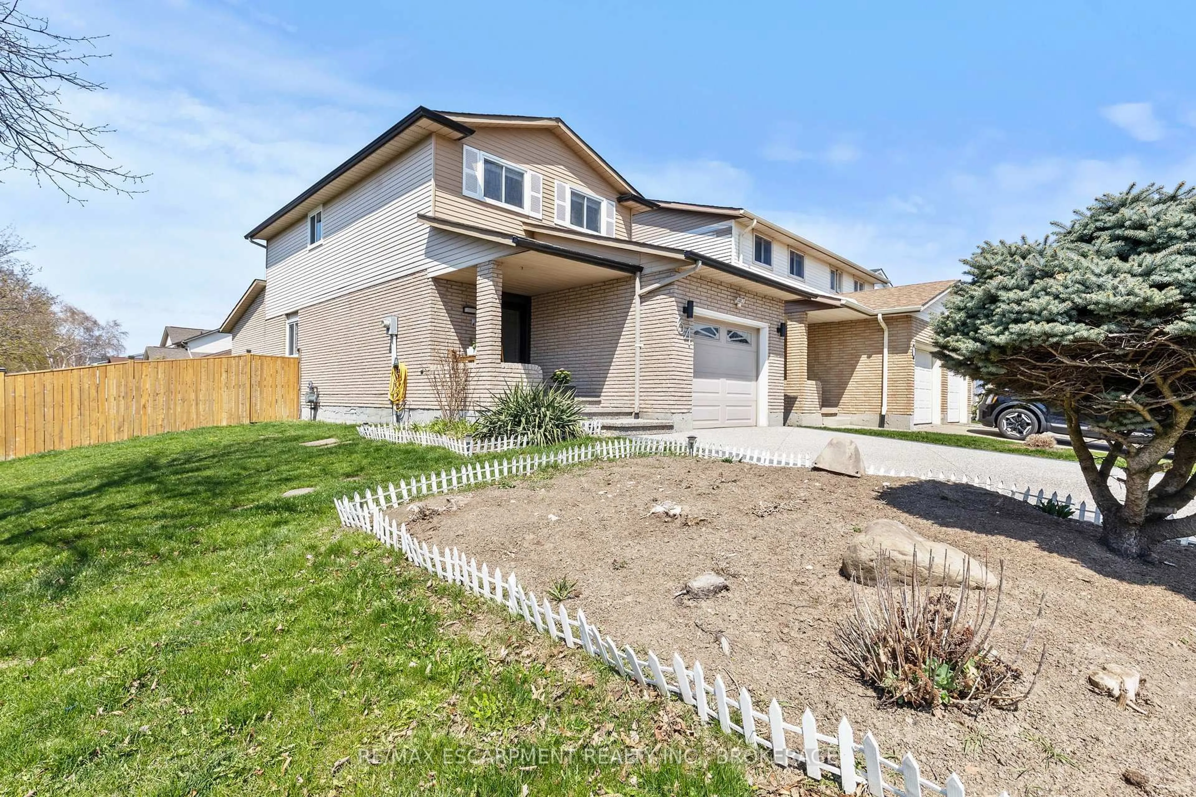 A pic from outside/outdoor area/front of a property/back of a property/a pic from drone, street for 64 Athenia Dr, Hamilton Ontario L8J 1S7