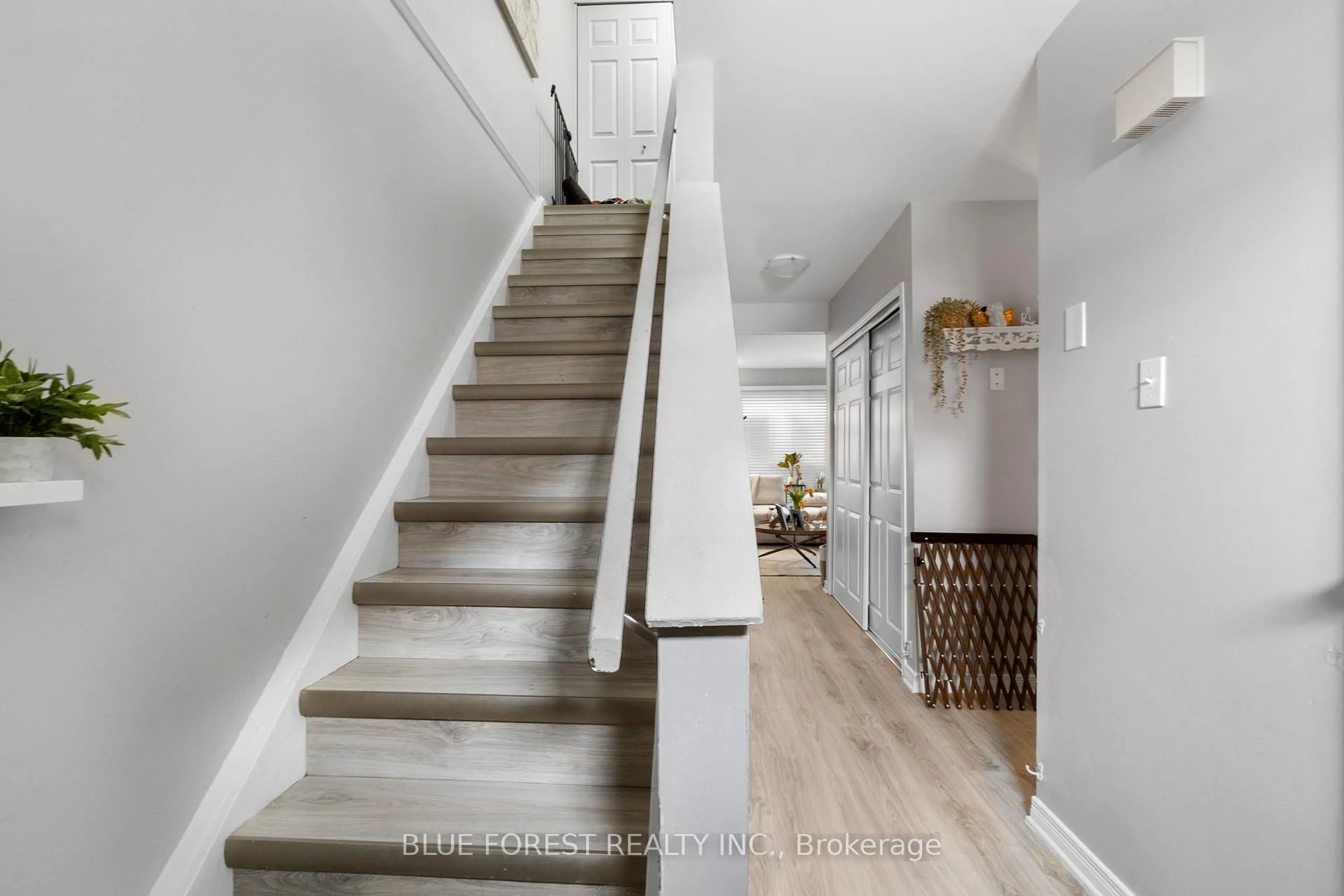 Stairs for 166 Southdale Rd #18, London South Ontario N6J 2J1