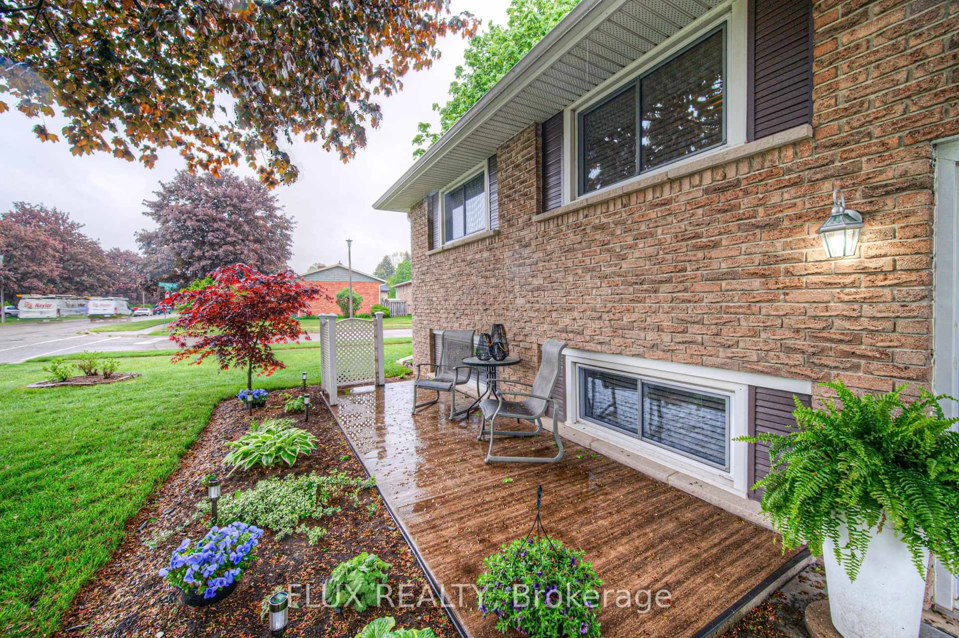 Home with brick exterior material, street for 15 Westbury Cres, Cambridge Ontario N3C 3J5