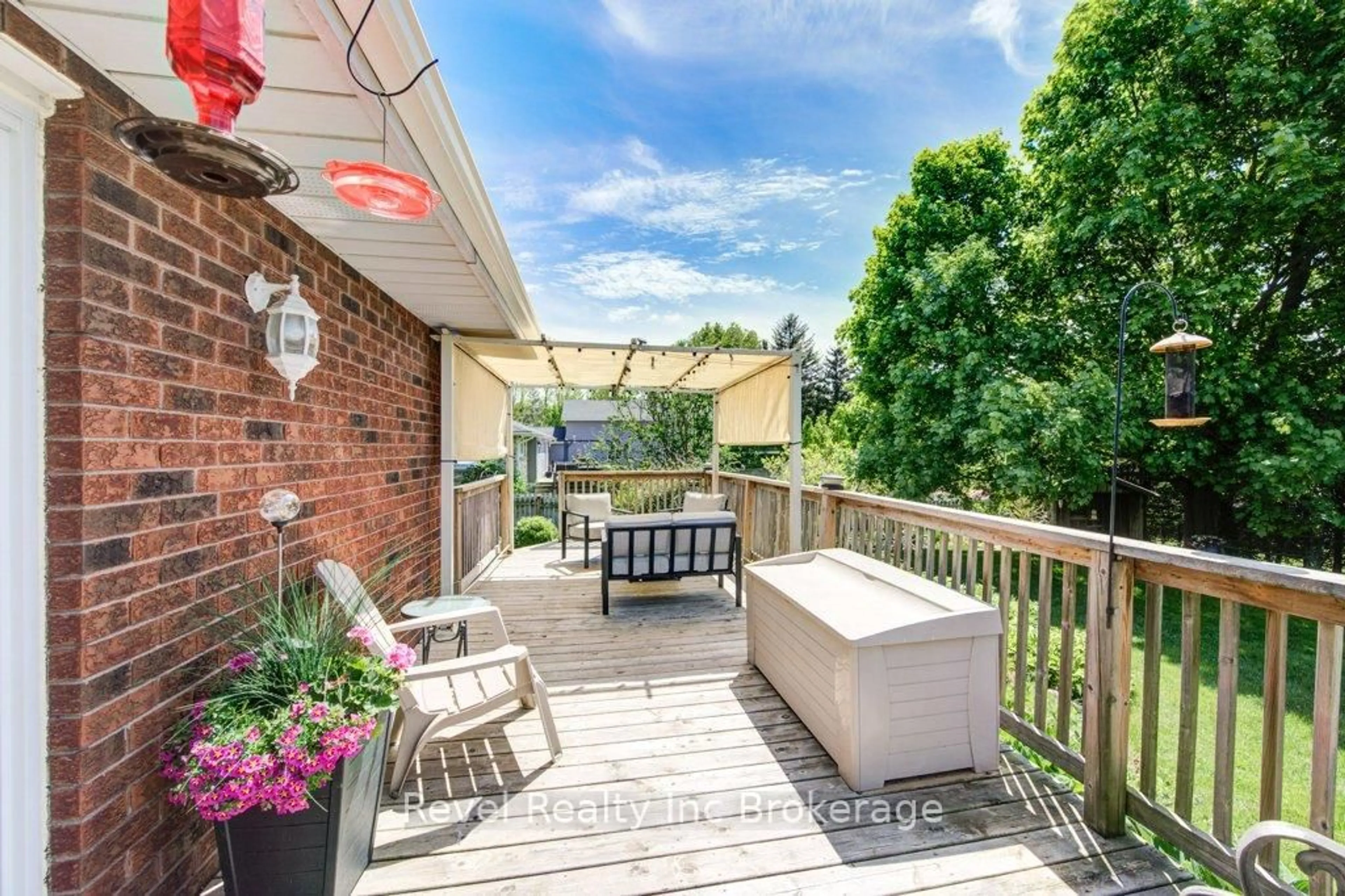 Patio, street for 6 Oak St, South-West Oxford Ontario N0J 1A0