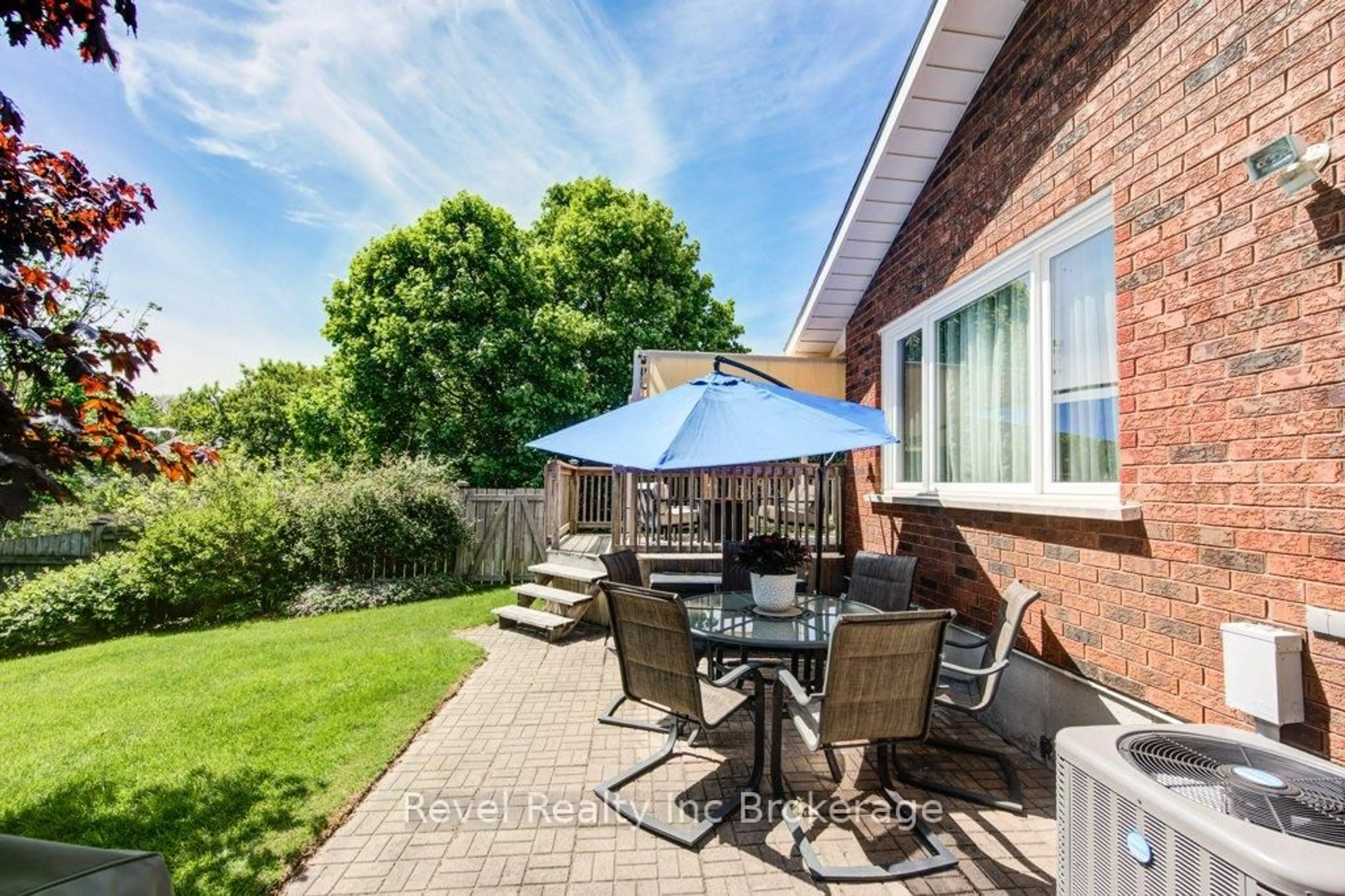 Patio, street for 6 Oak St, South-West Oxford Ontario N0J 1A0