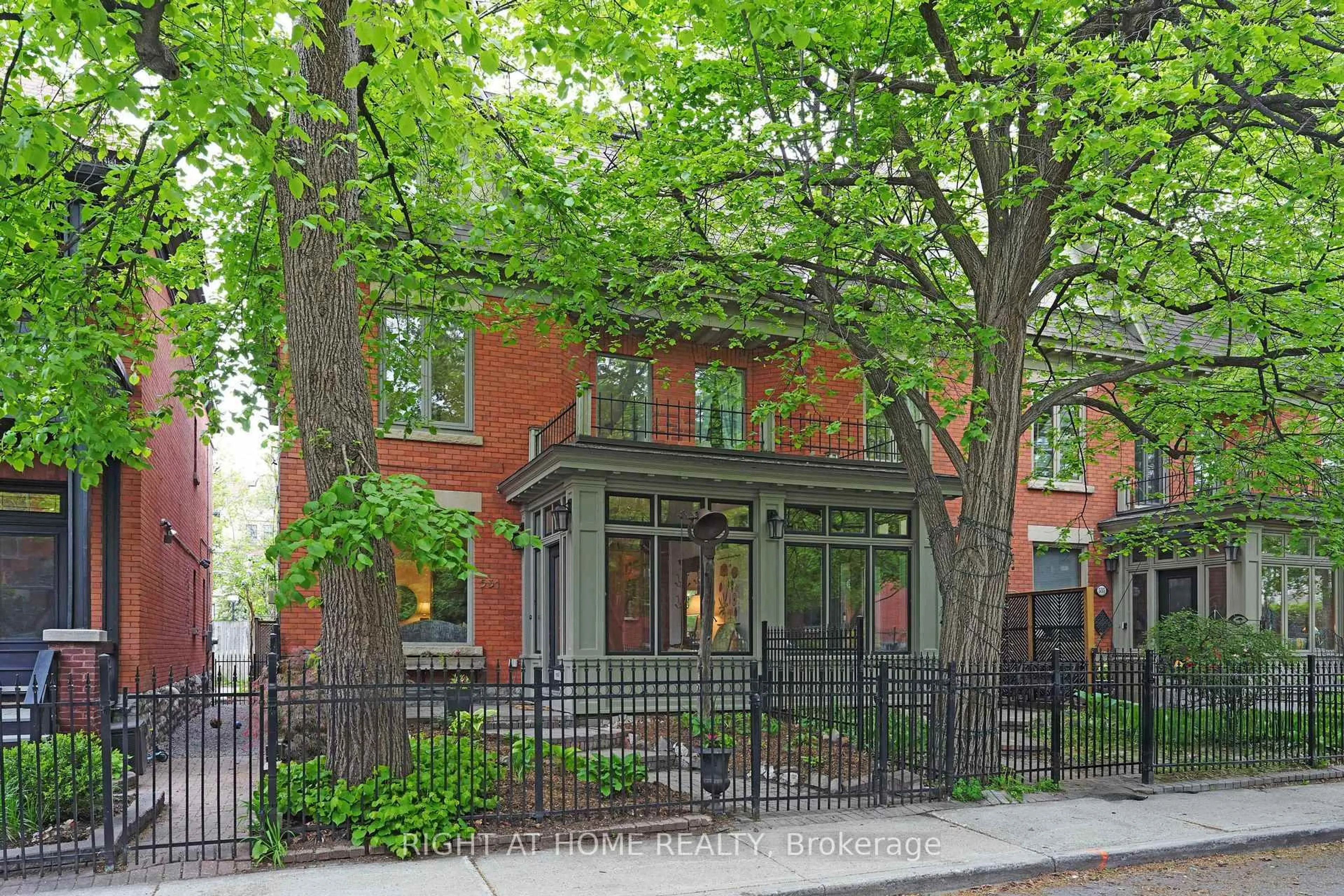 Home with brick exterior material, street for 531 Besserer St, Ottawa Ontario K1N 6C6
