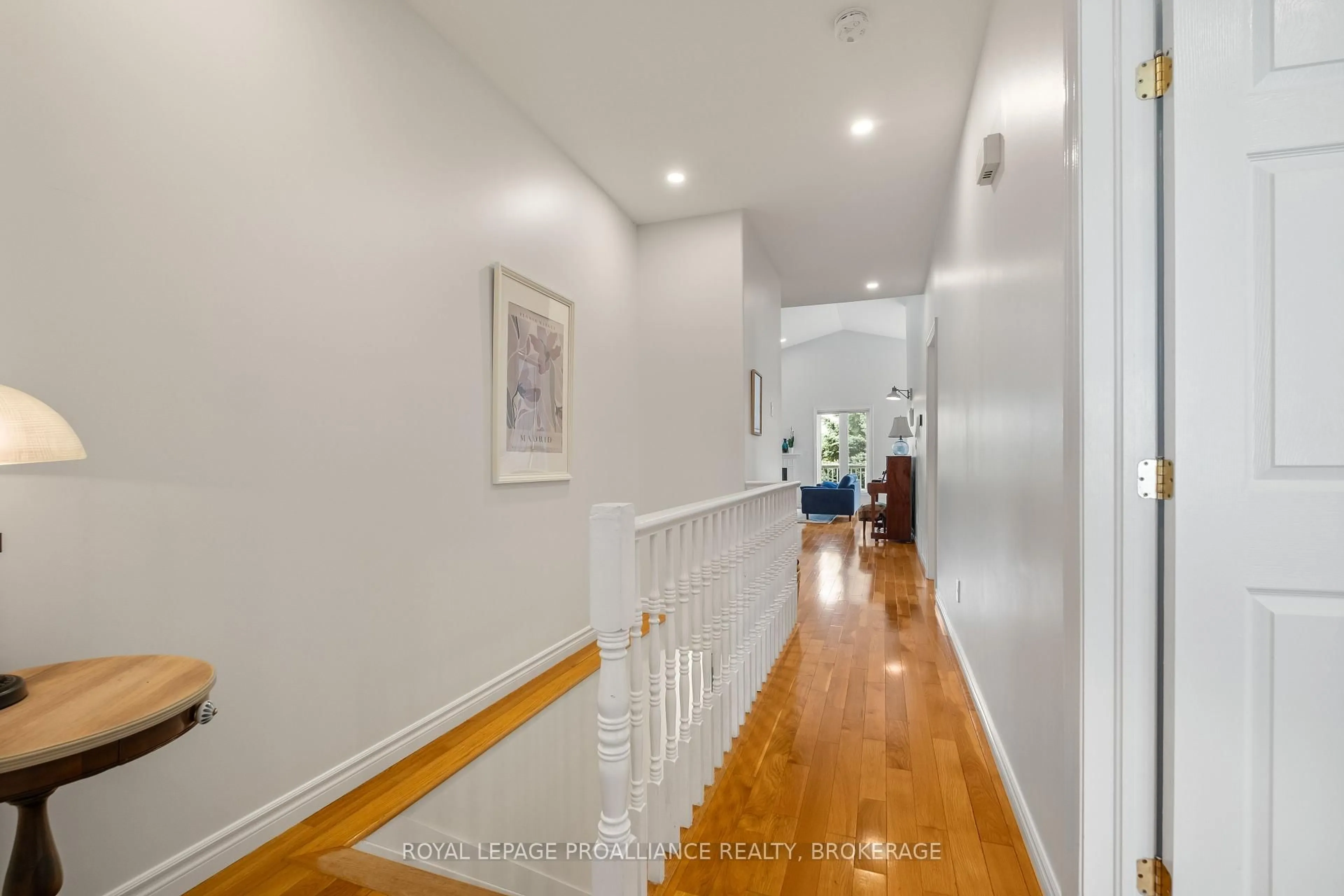 Indoor foyer for 34 Schooner Dr, Kingston Ontario K7K 7J8