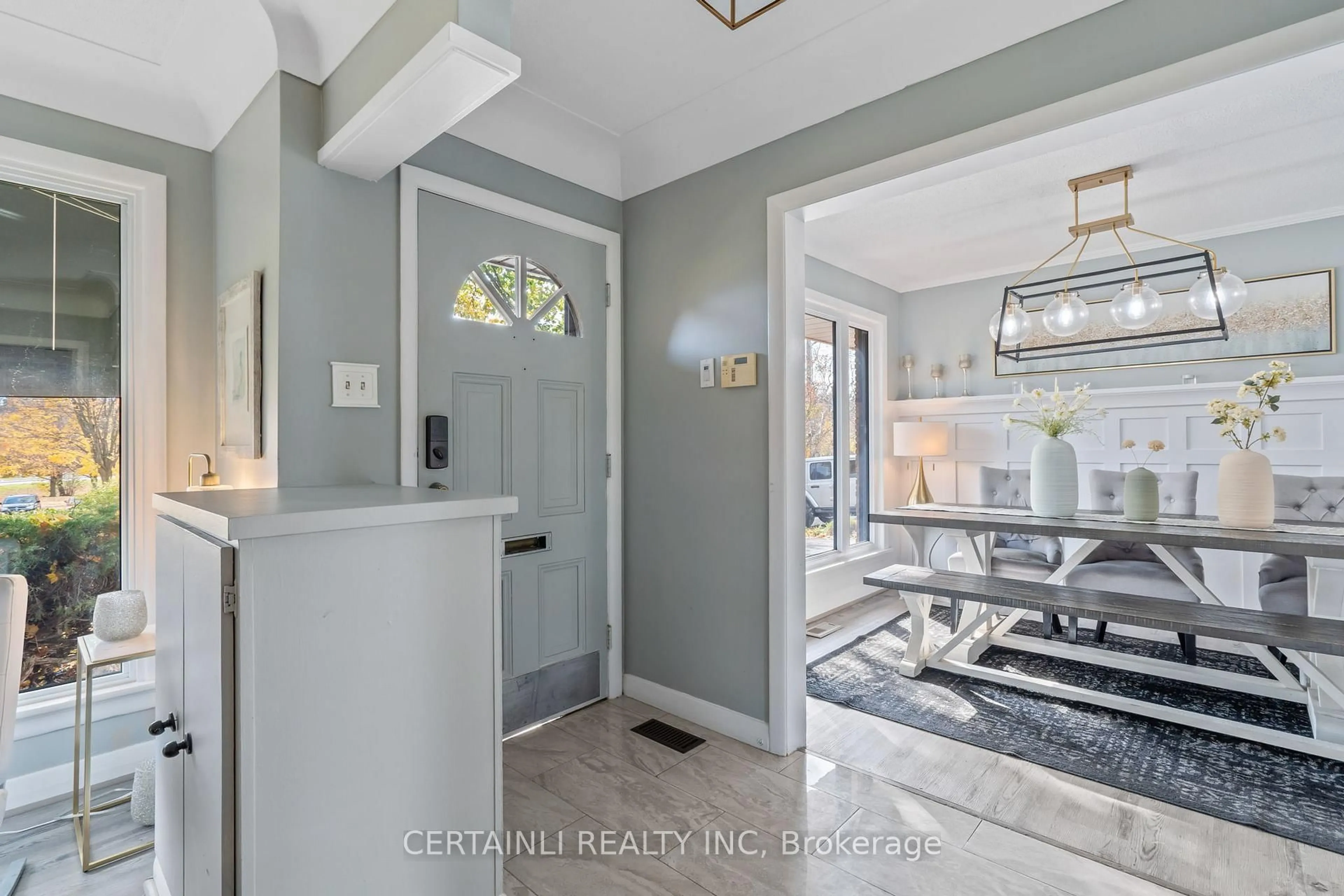 Indoor entryway for 645 Riverside Dr, London North Ontario N6H 2S2