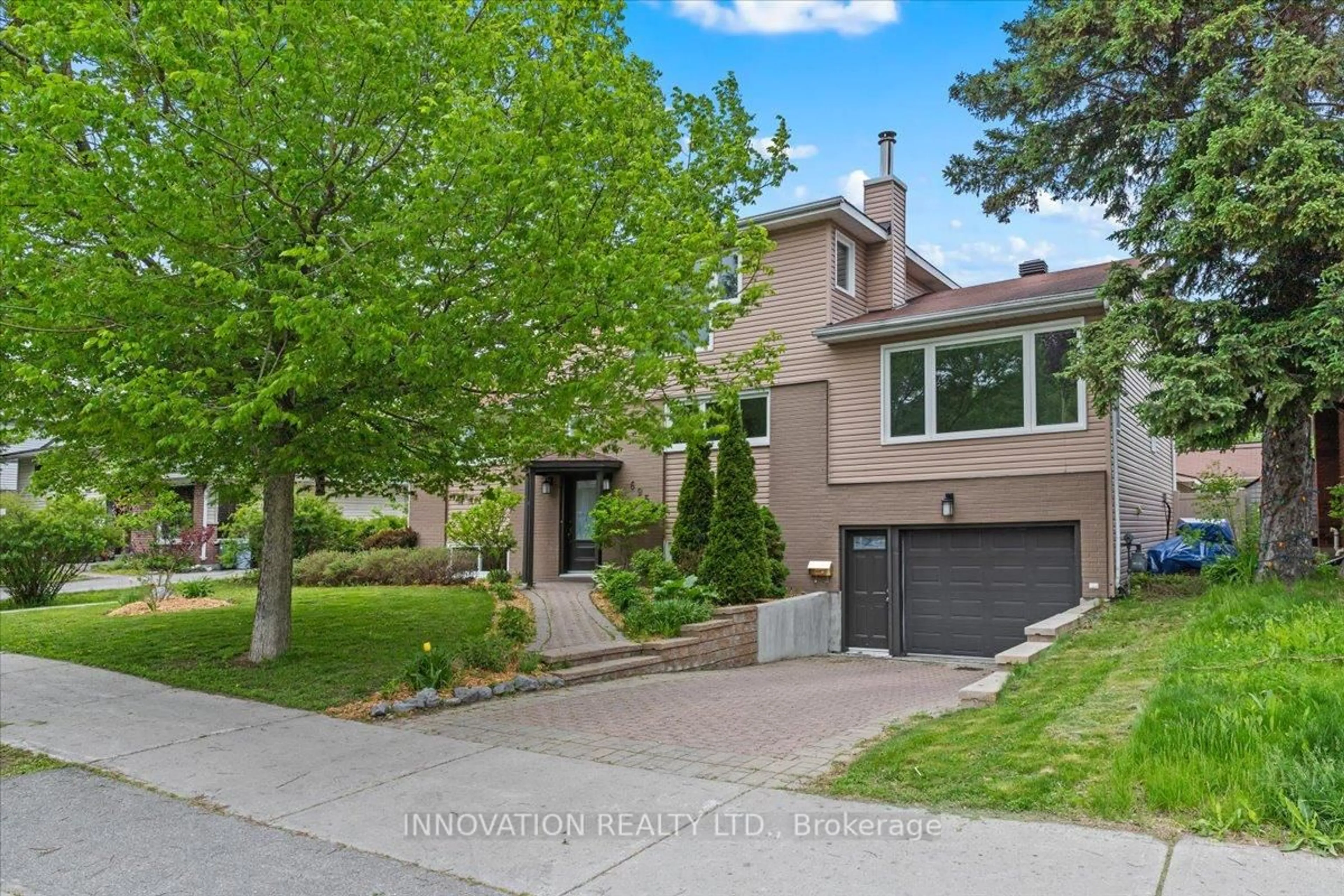 Home with brick exterior material, street for 695 Pleasant Park Rd, Ottawa Ontario K1G 1Y3