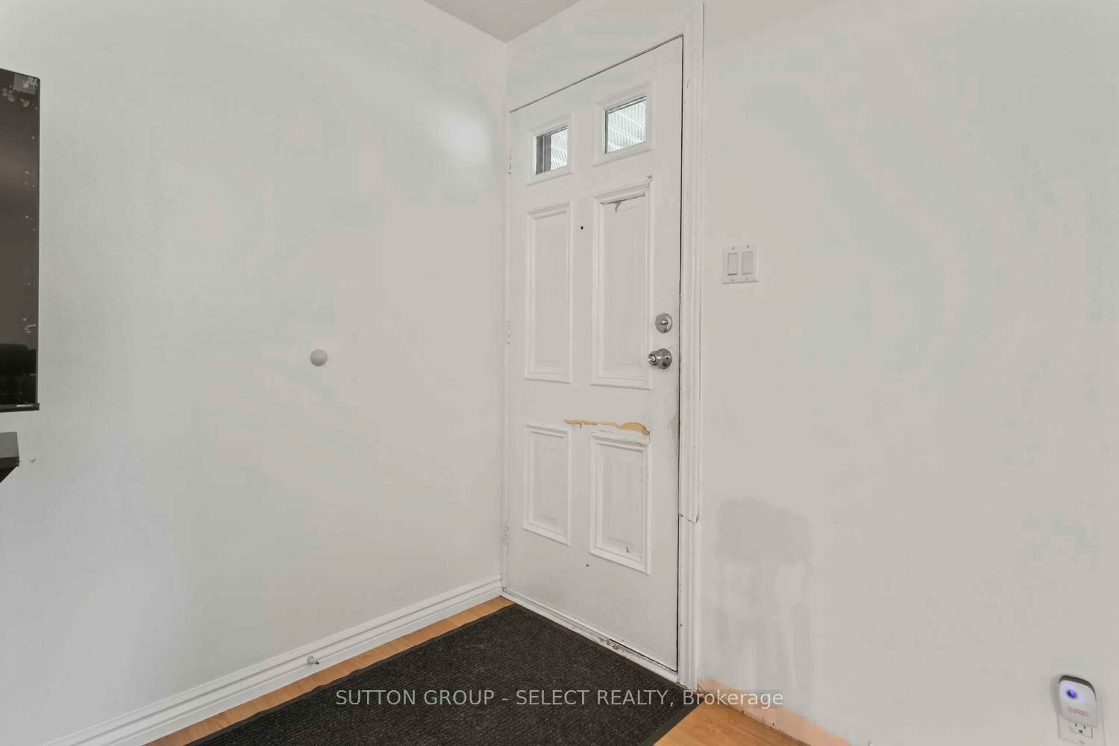 Indoor entryway for 317 Belfield St, London East Ontario N5Y 2J9