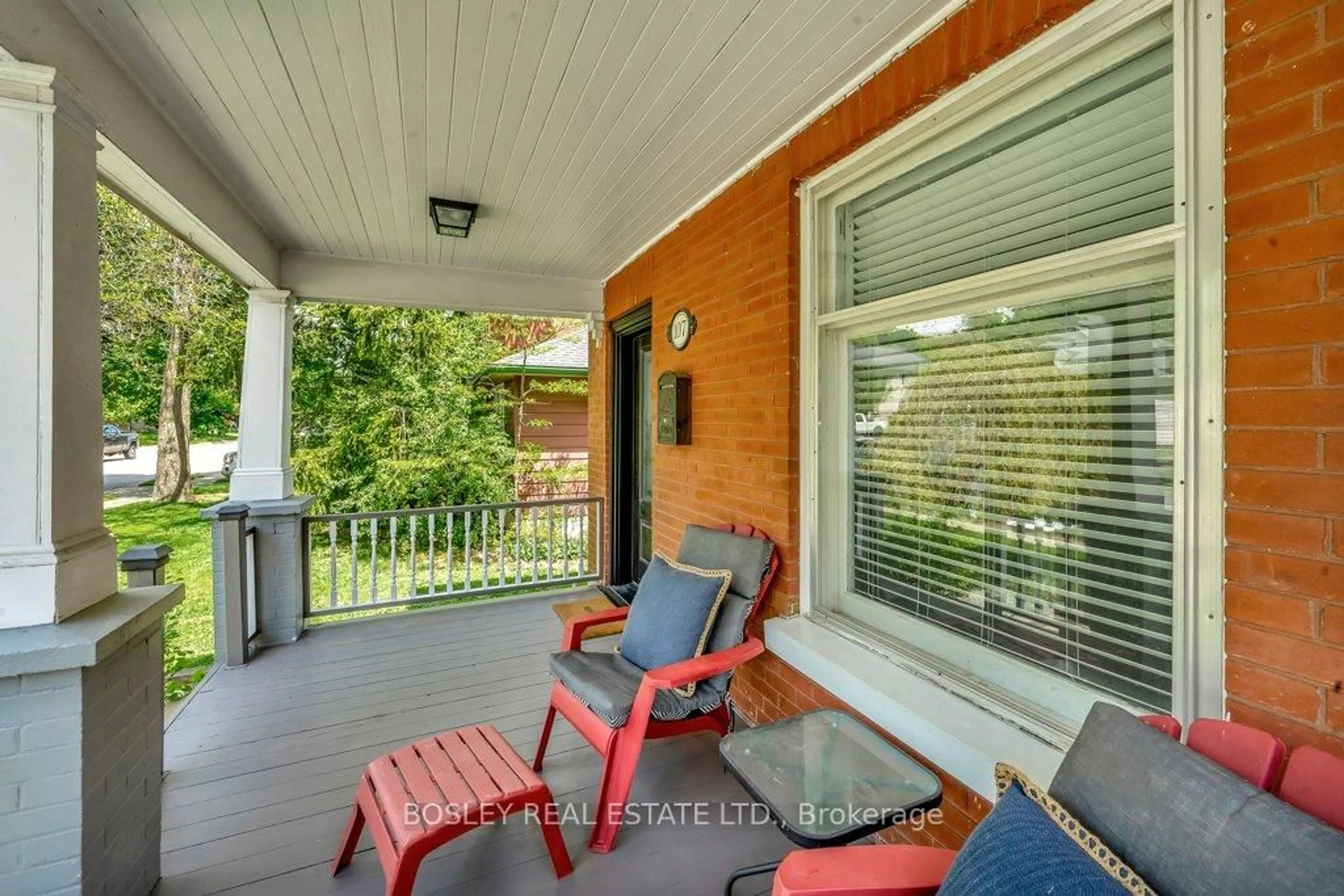 Patio, street for 107 Barrie St, Cambridge Ontario N1S 3B1