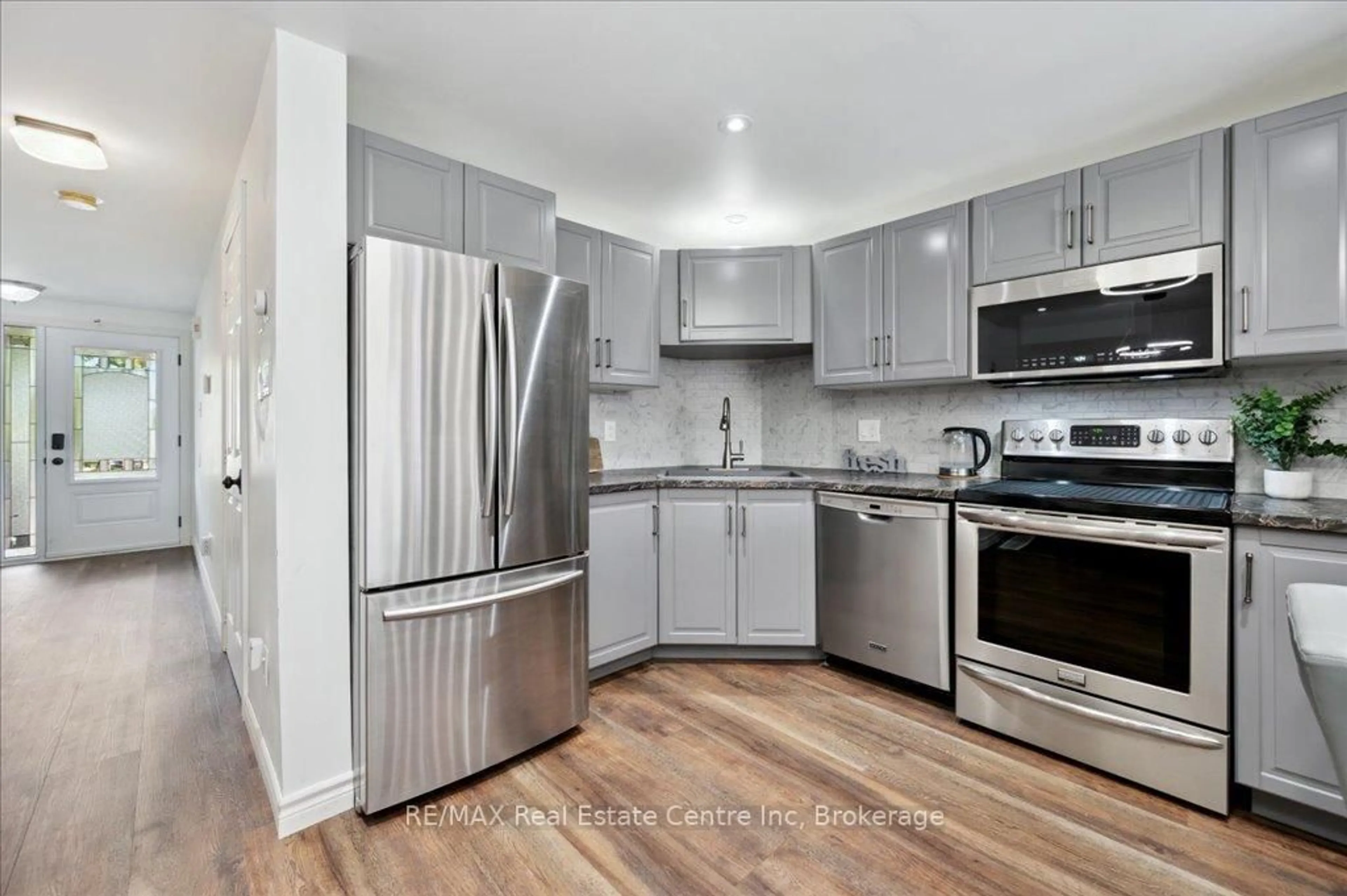 Standard kitchen, unknown for 11 CANDLEWOOD Dr, Guelph Ontario N1K 1W2