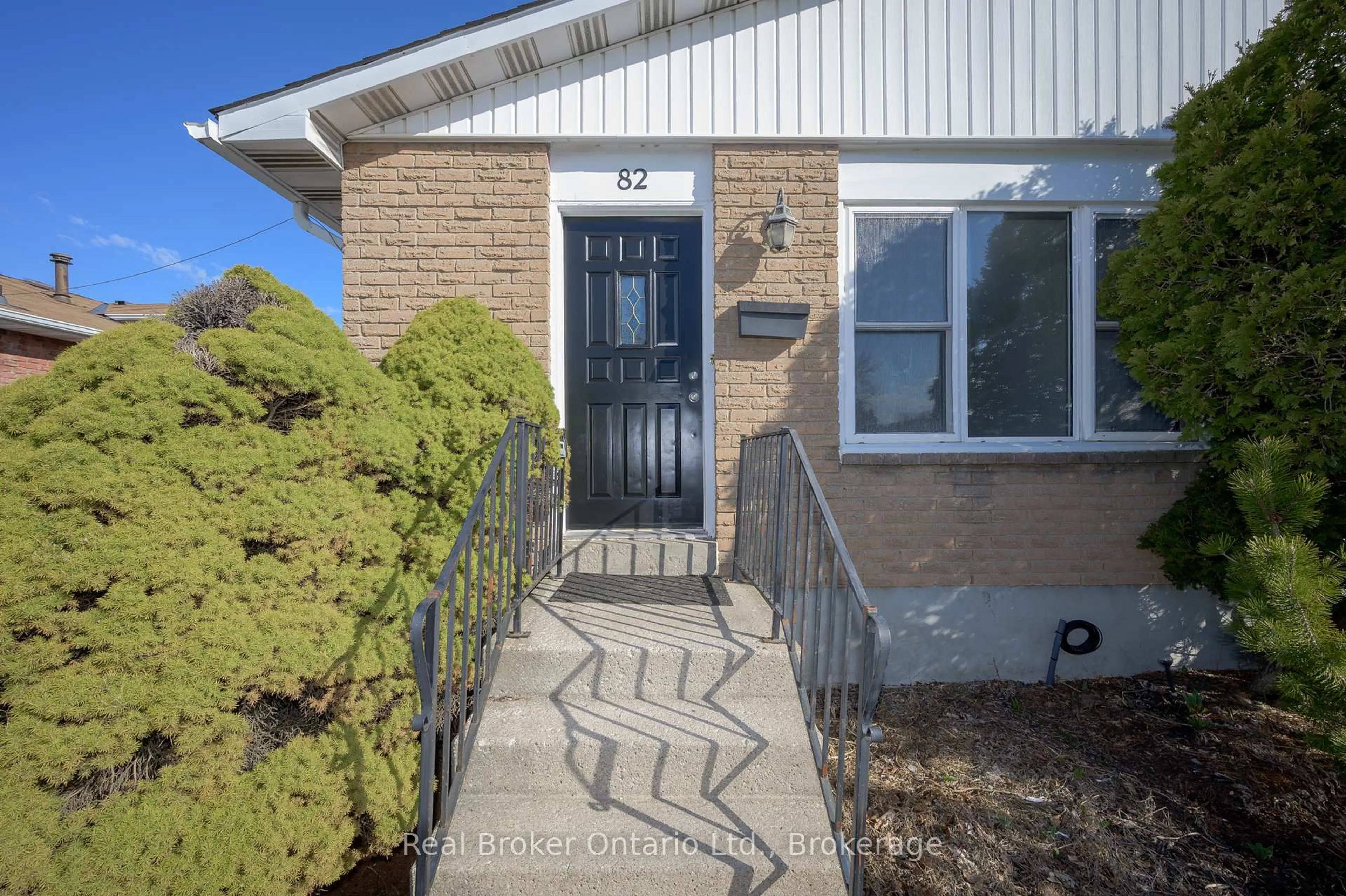 Unknown for 82 Lampman Cres, Thorold Ontario L2V 4K7
