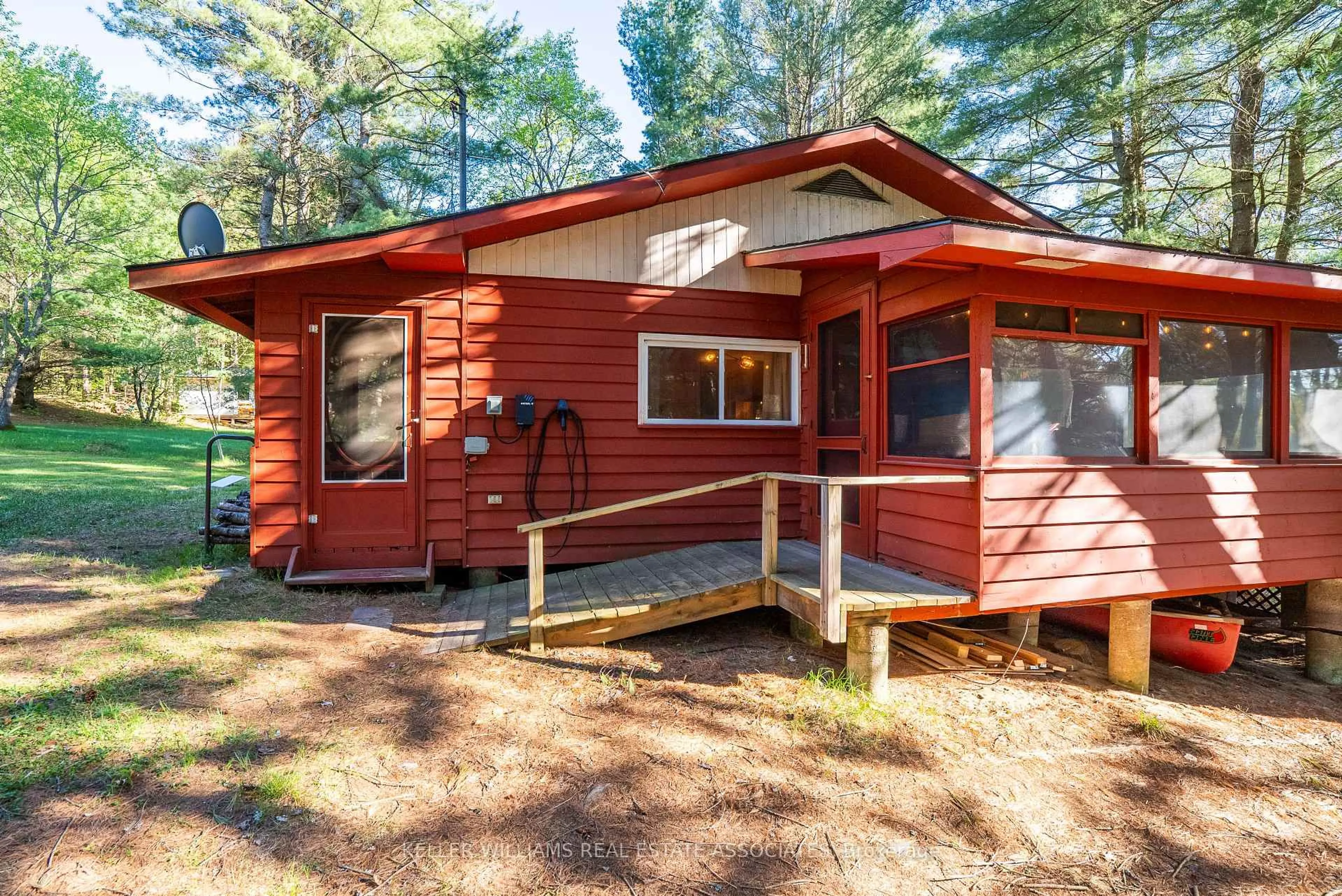 Home with vinyl exterior material, unknown for 1052 Hammond Rd, Lake of Bays Ontario P0B 1A0