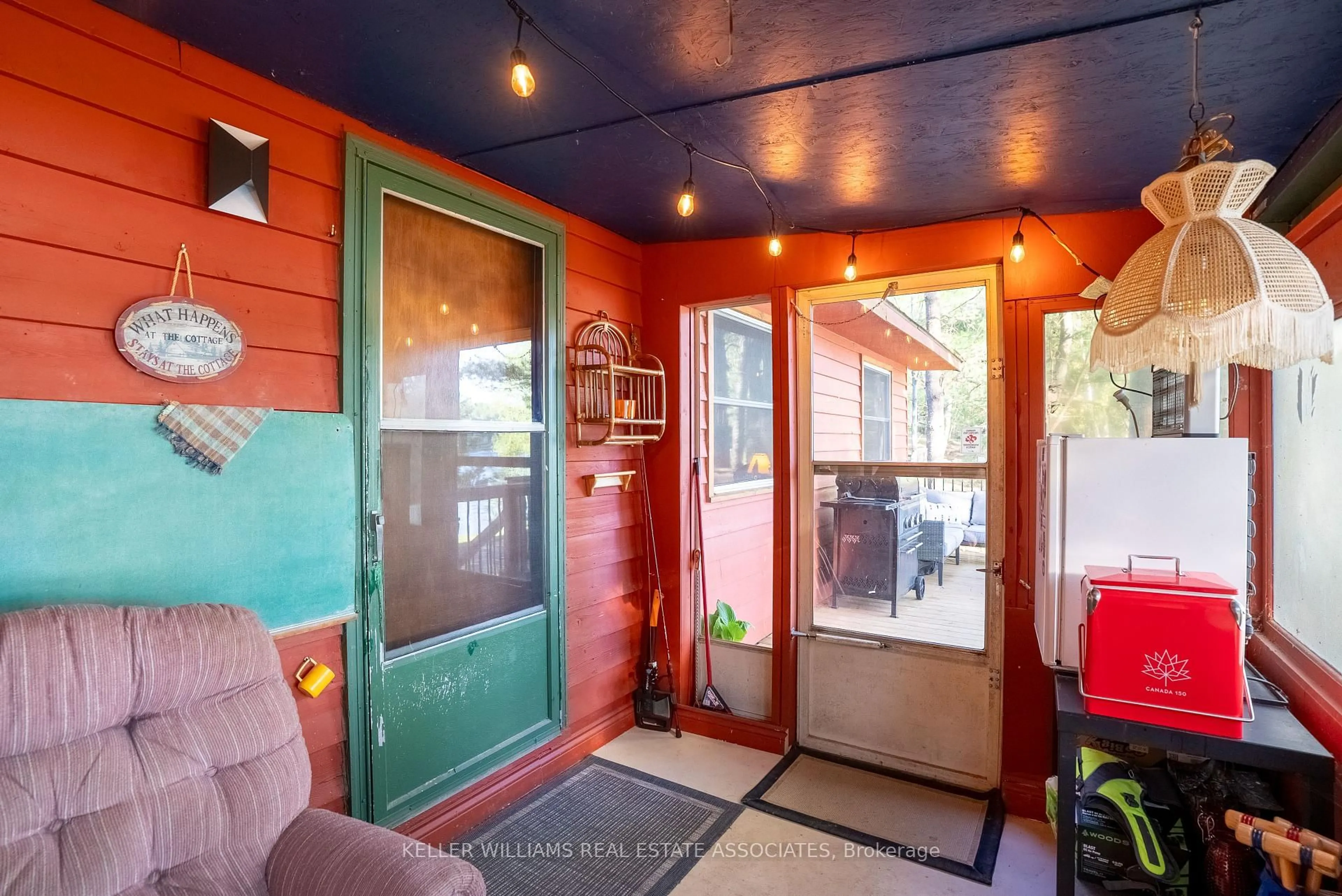 Indoor entryway for 1052 Hammond Rd, Lake of Bays Ontario P0B 1A0