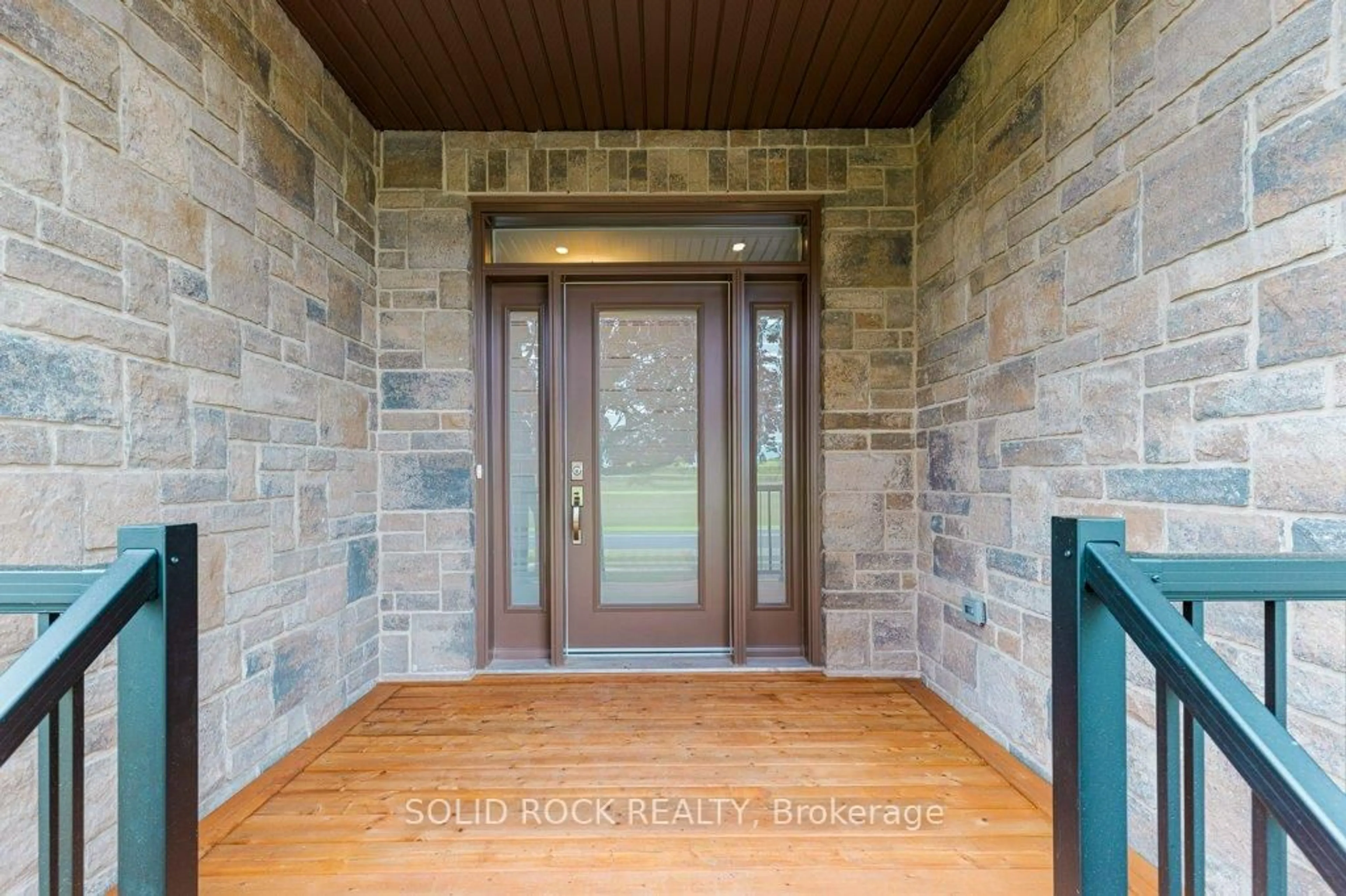 Indoor entryway for 30 Lakeview Dr, South Dundas Ontario K0E 1K0