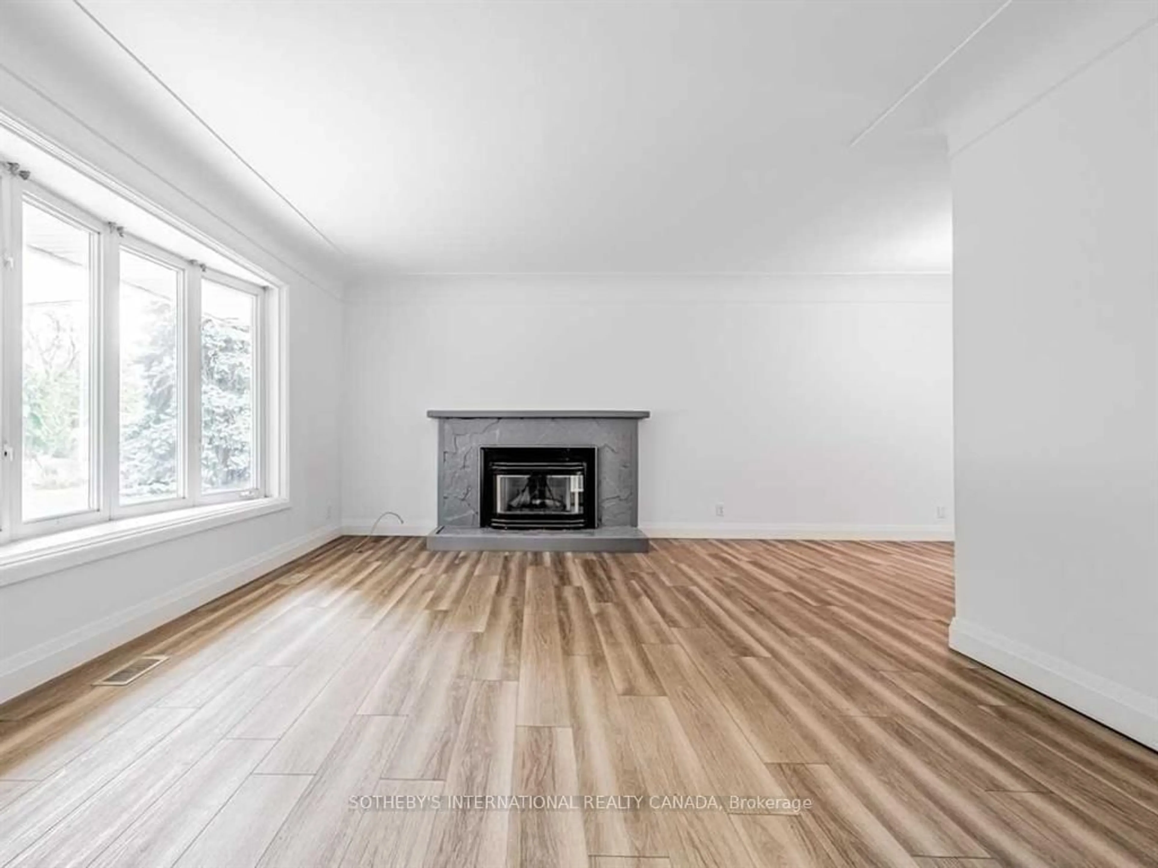 A pic of a room for 15 Miller Dr, Hamilton Ontario L9H 2H9