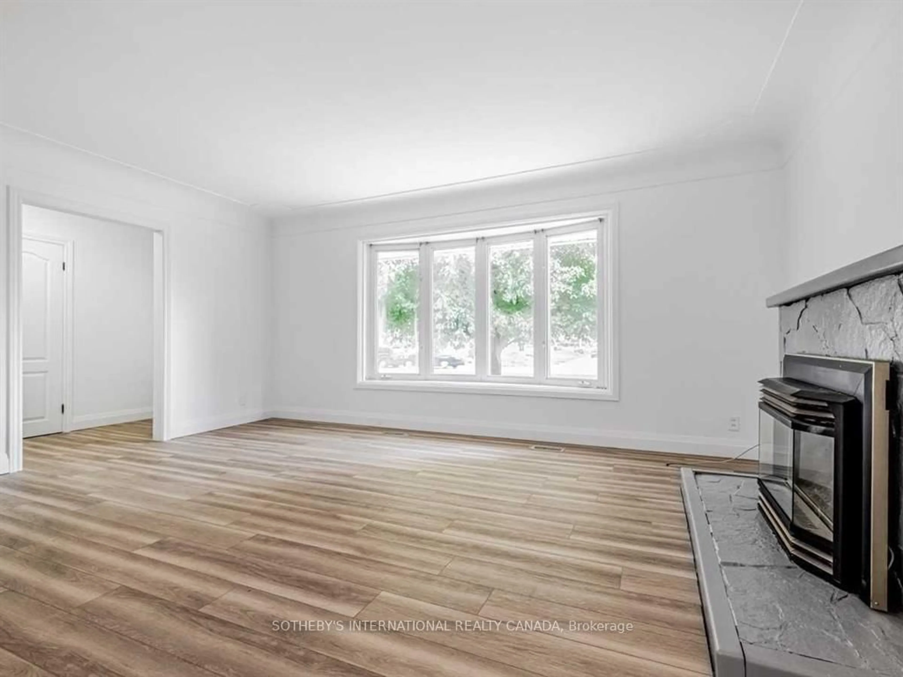 A pic of a room for 15 Miller Dr, Hamilton Ontario L9H 2H9