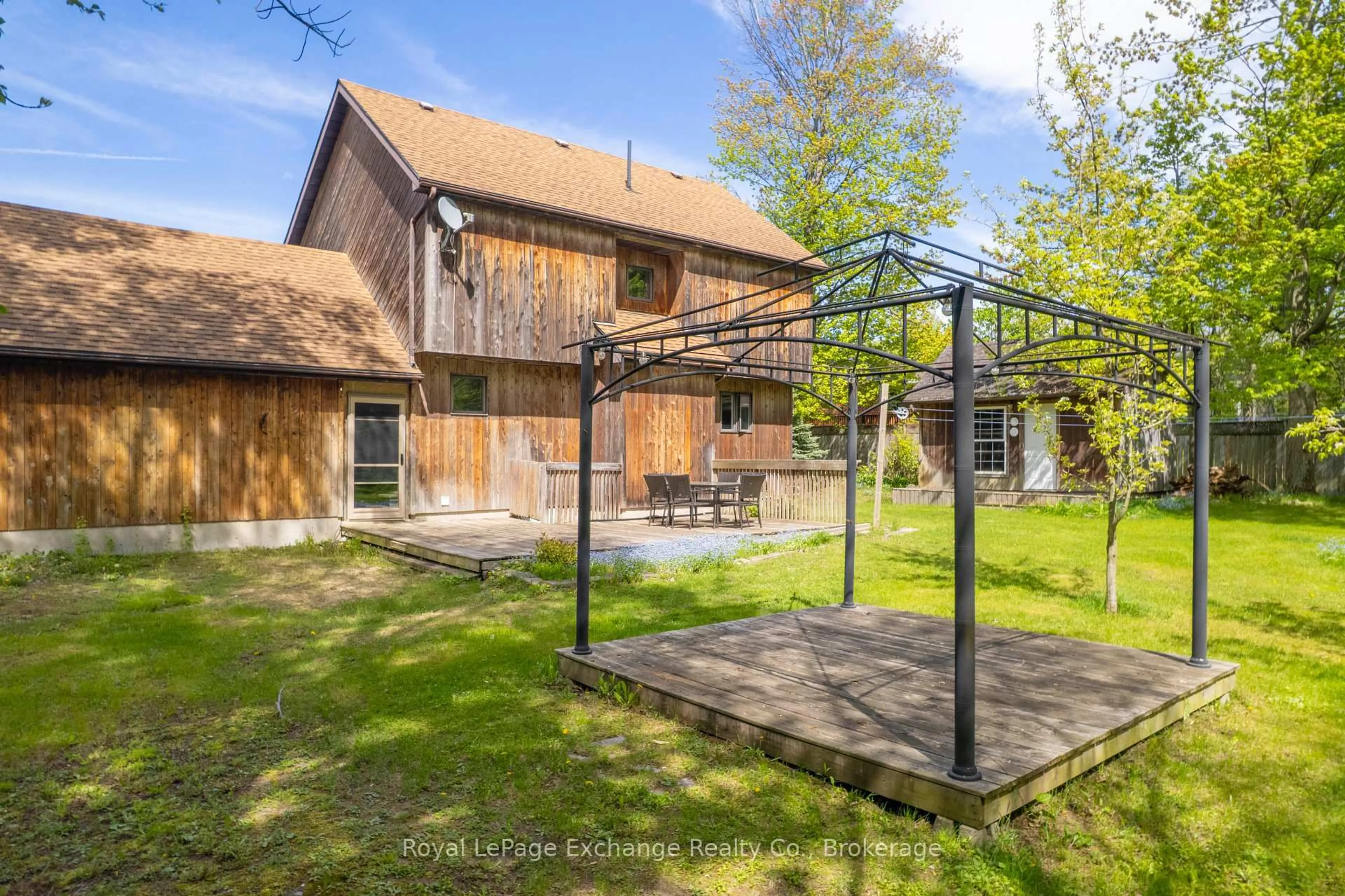 A pic from outside/outdoor area/front of a property/back of a property/a pic from drone, unknown for 105 Lurgan Lane, Huron-Kinloss Ontario N2Z 2X3