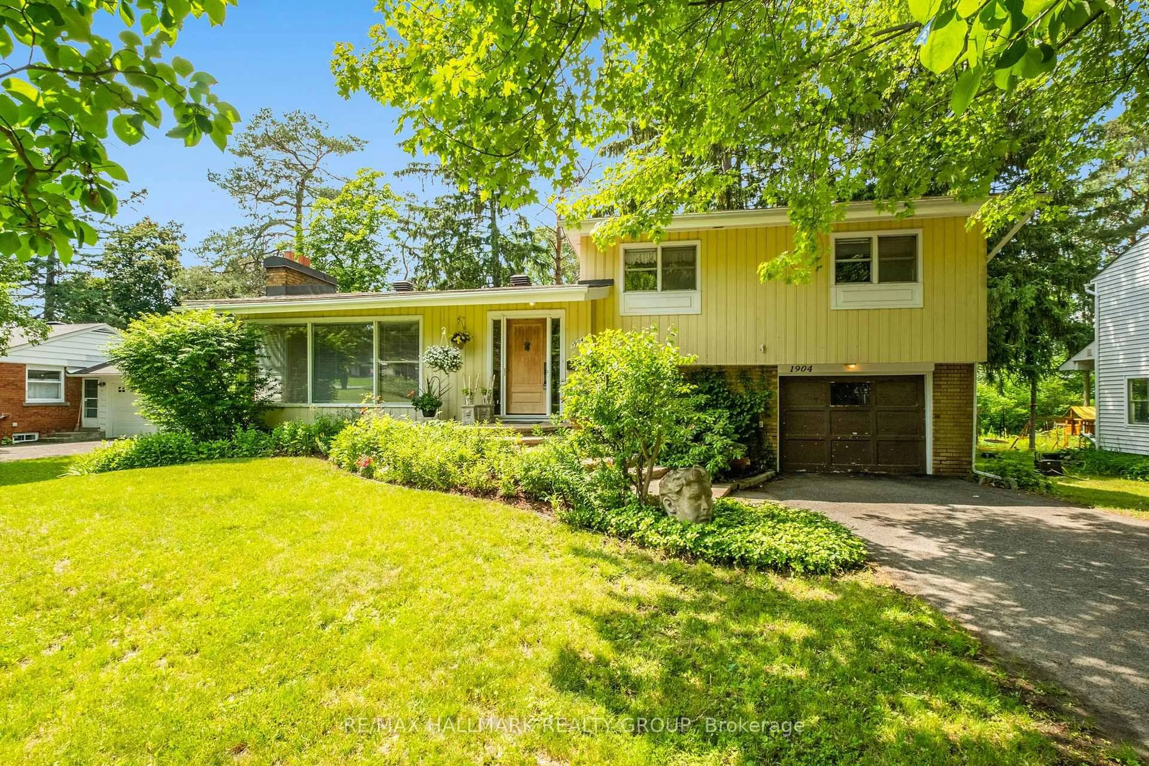 Unknown for 1904 Norwood Ave, Ottawa Ontario K1H 5K6