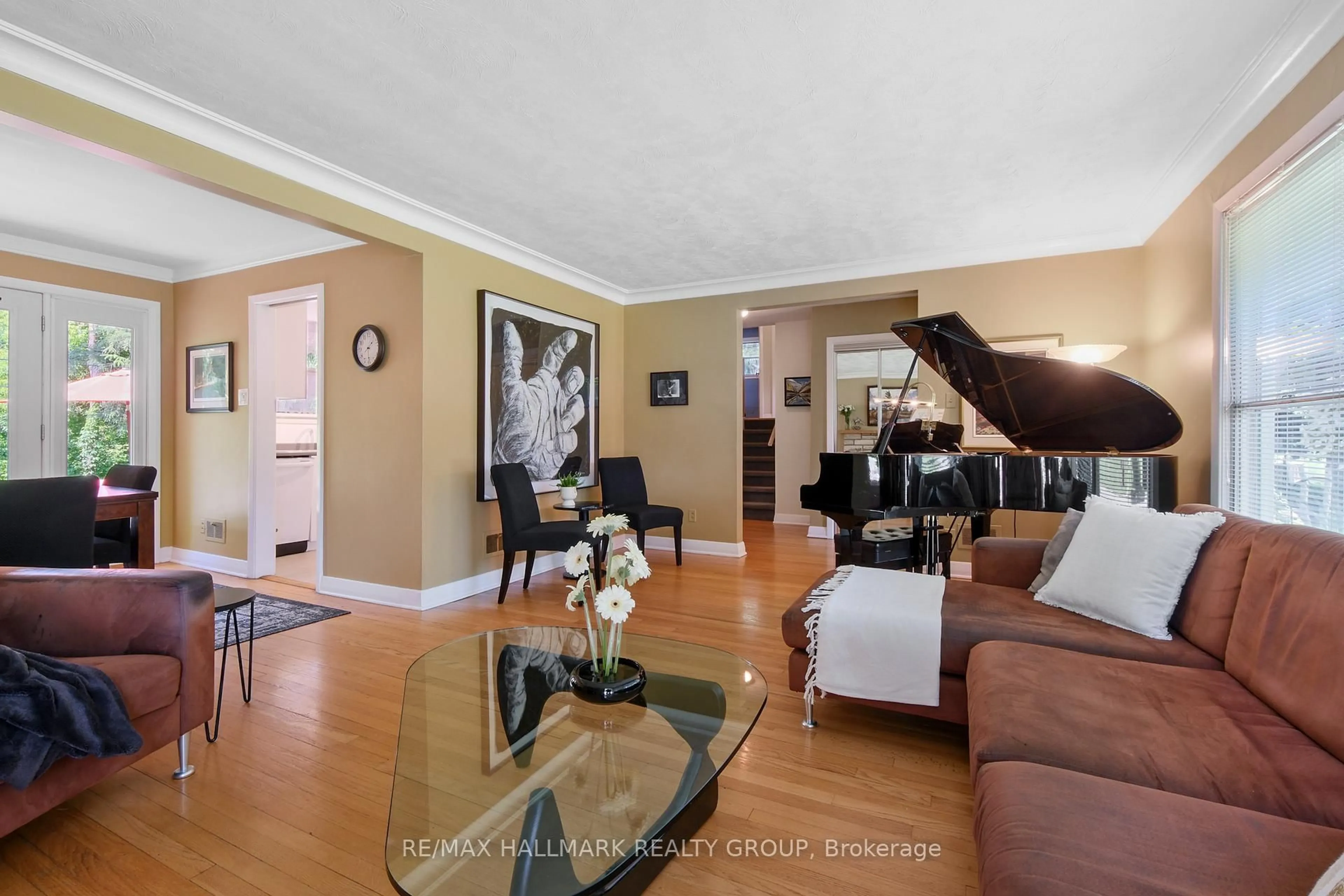 Living room with furniture, unknown for 1904 Norwood Ave, Ottawa Ontario K1H 5K6