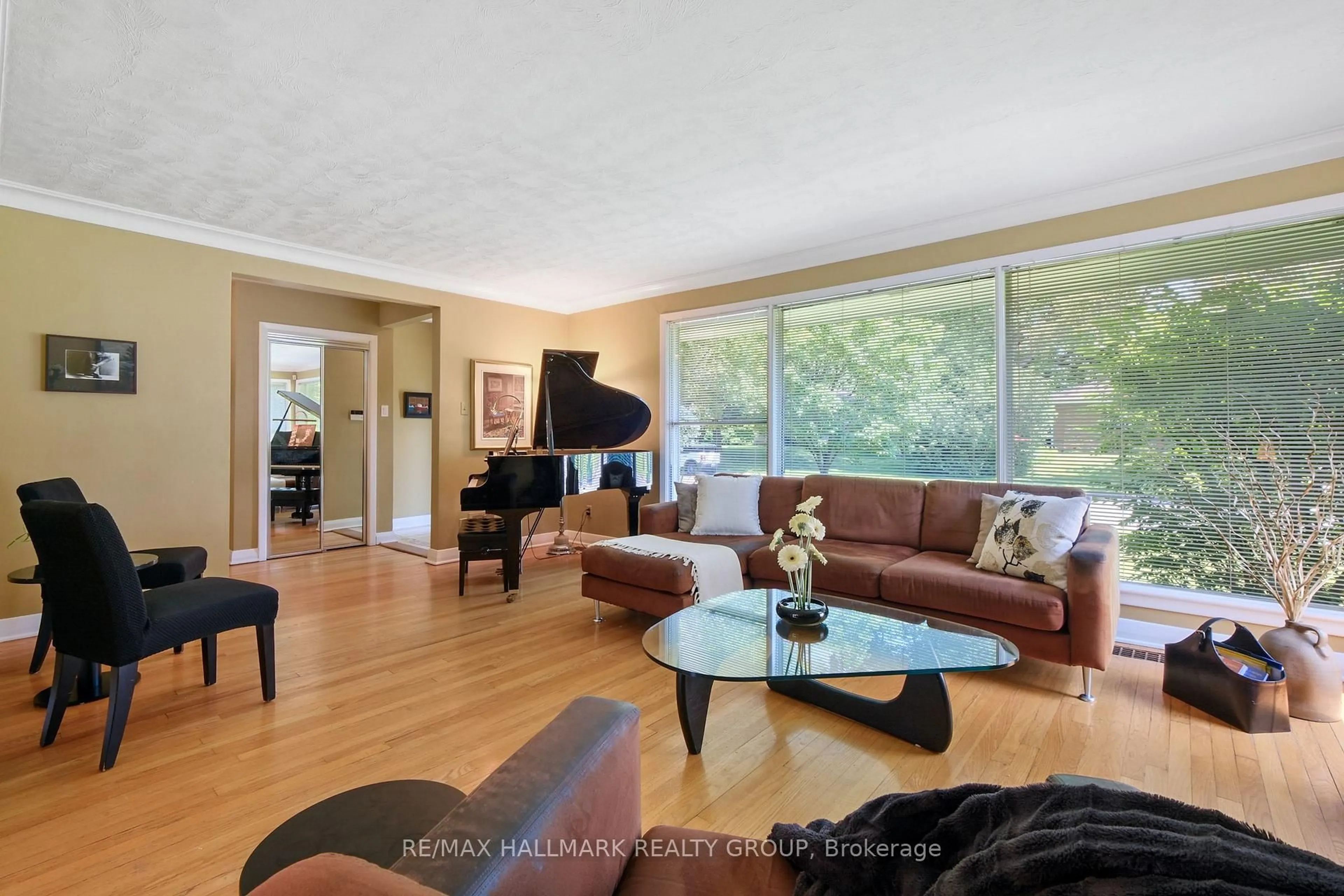 Living room with furniture, wood/laminate floor for 1904 Norwood Ave, Ottawa Ontario K1H 5K6