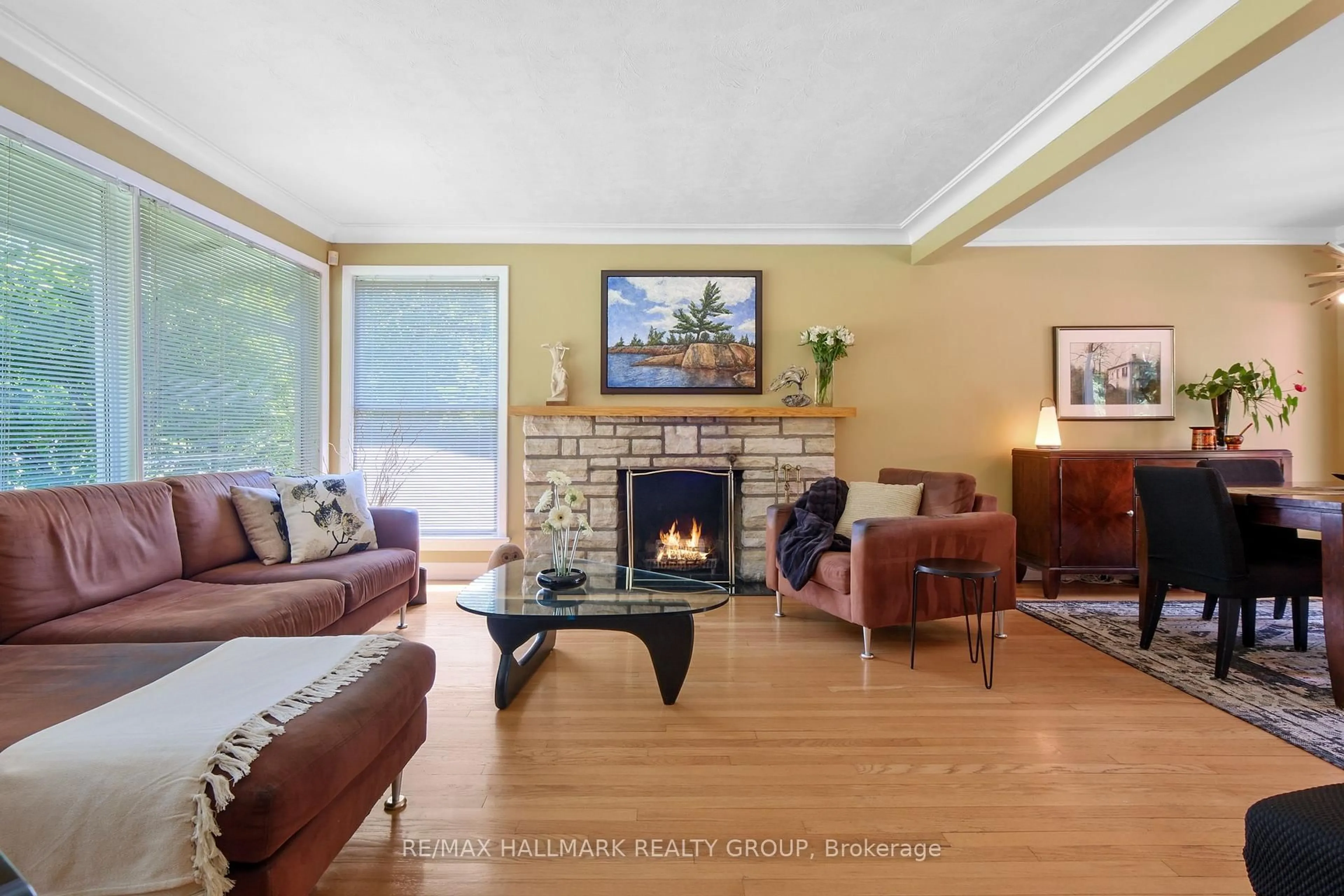 Living room with furniture, unknown for 1904 Norwood Ave, Ottawa Ontario K1H 5K6