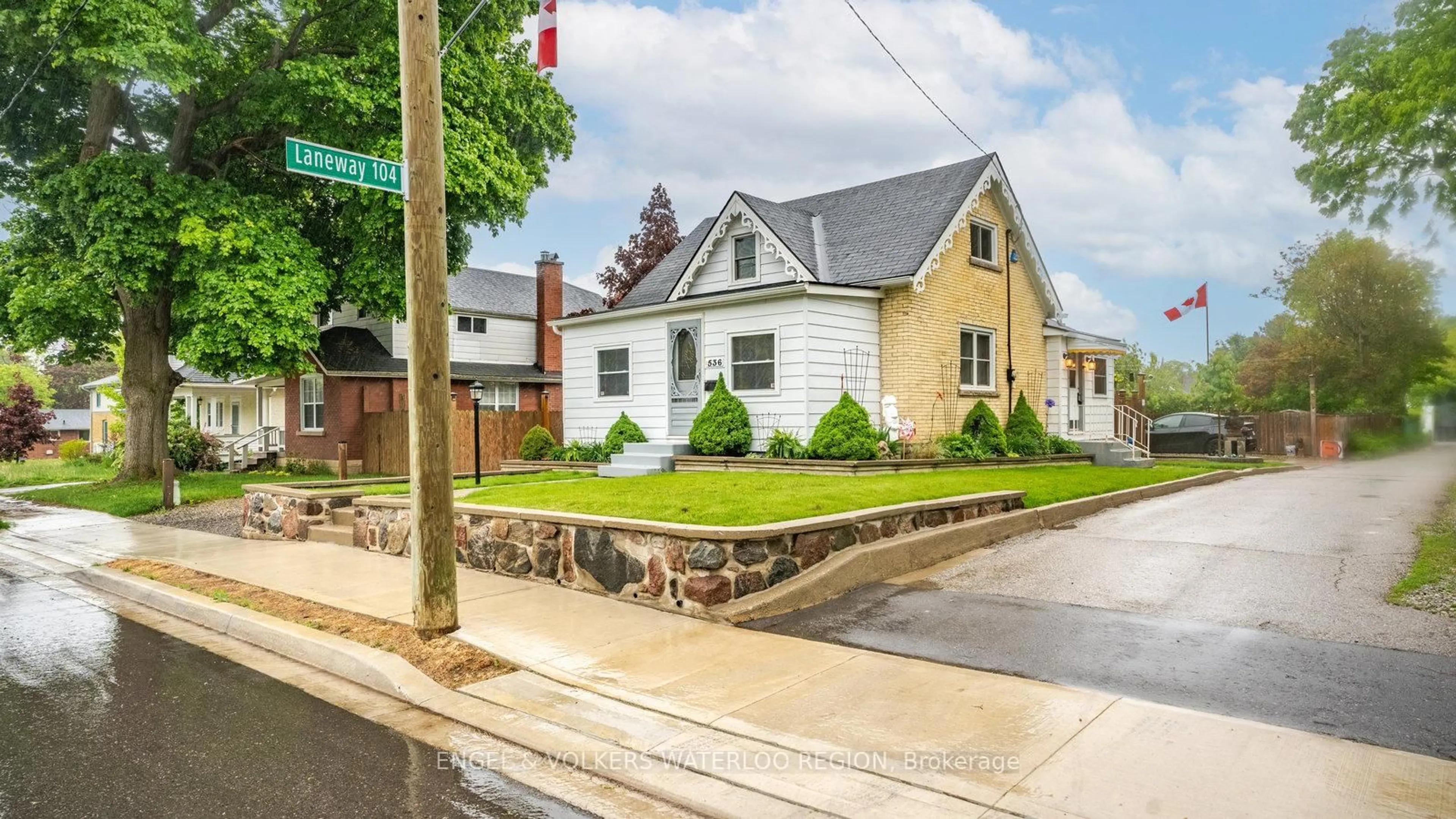 Unknown for 536 Church St, Cambridge Ontario N3H 1X5