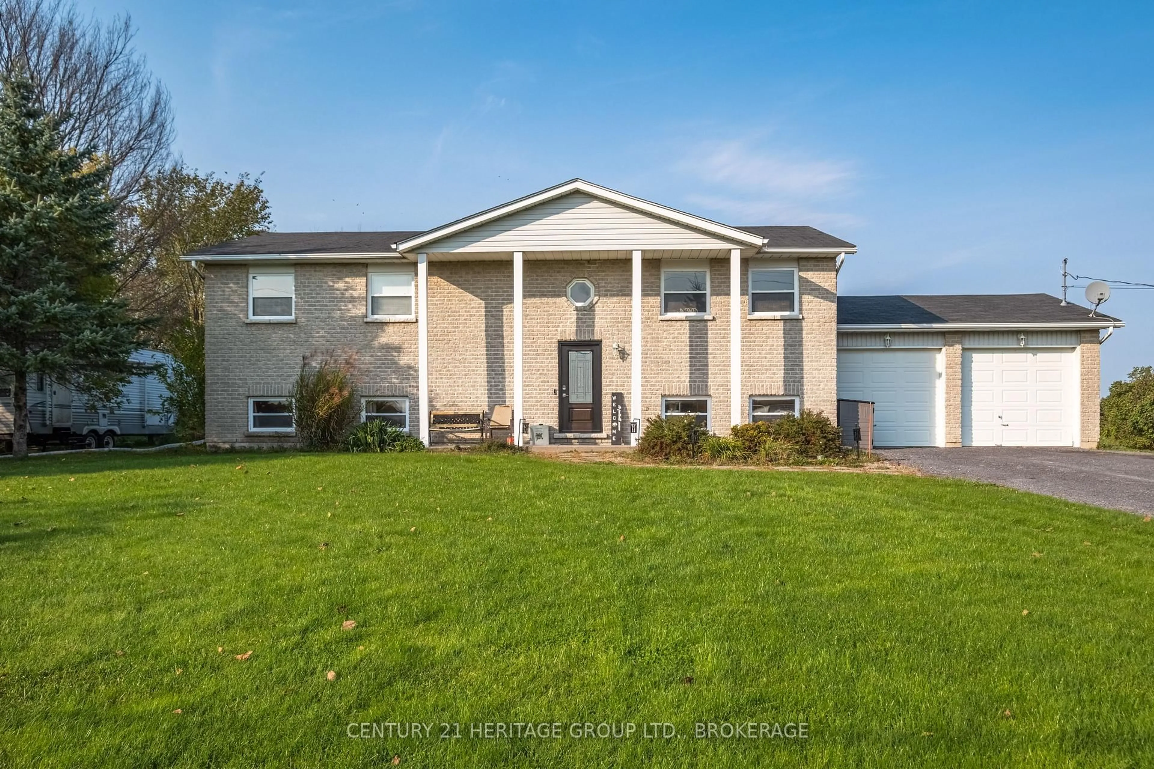 Home with vinyl exterior material, unknown for 4342 Colebrook Rd, Harrowsmith Ontario K0H 1V0